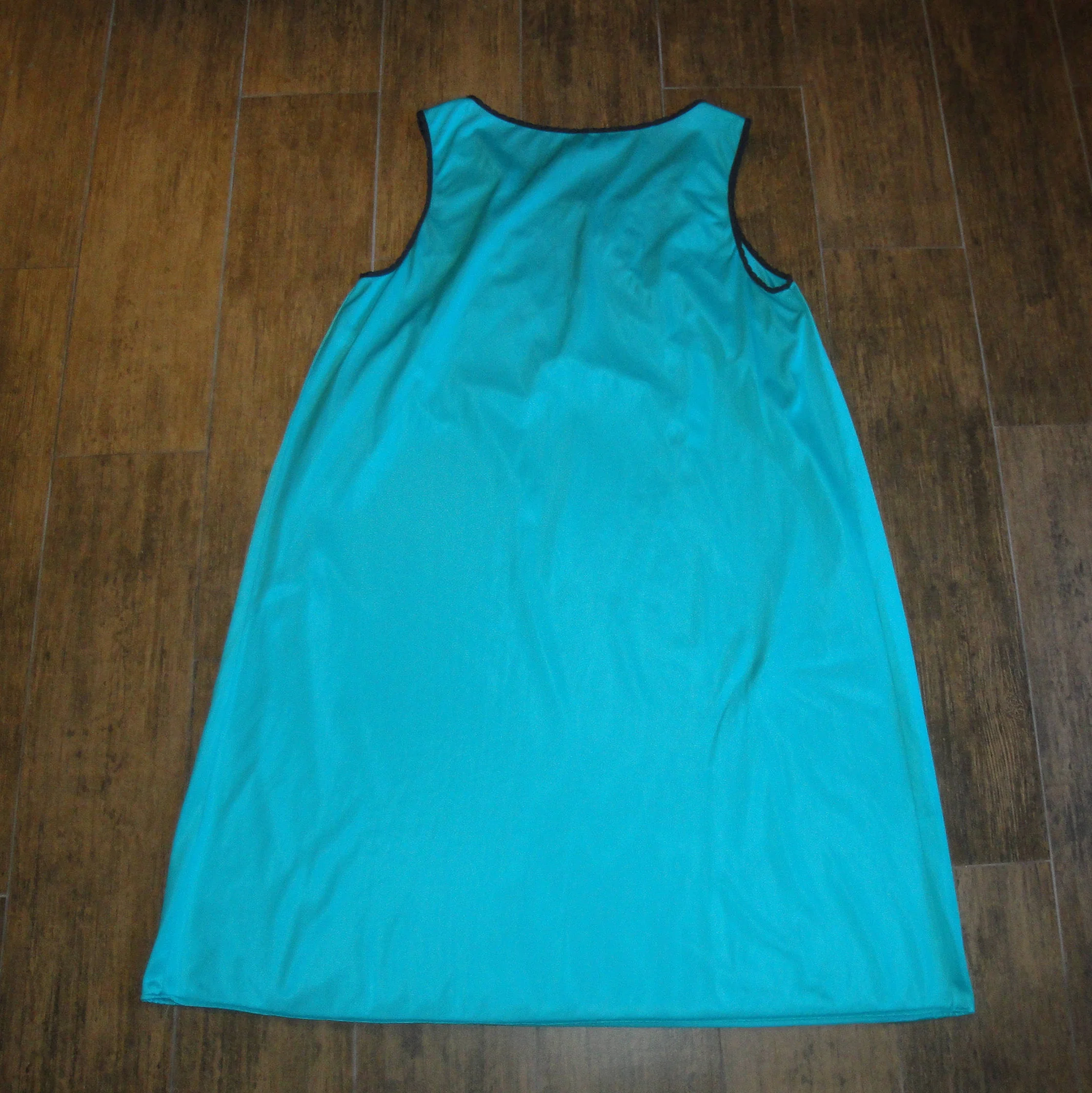 Lorraine Nightgown Sleeveless Bright Teal Nylon Quilted Yoke A-Line Black Piping Trim Knee Length Vintage by Lorraine - Image 10
