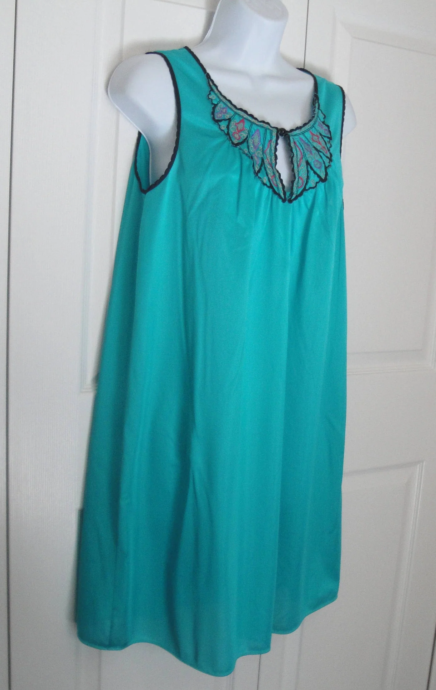 Lorraine Nightgown Sleeveless Bright Teal Nylon Quilted Yoke A-Line Black Piping Trim Knee Length Vintage by Lorraine - Image 7