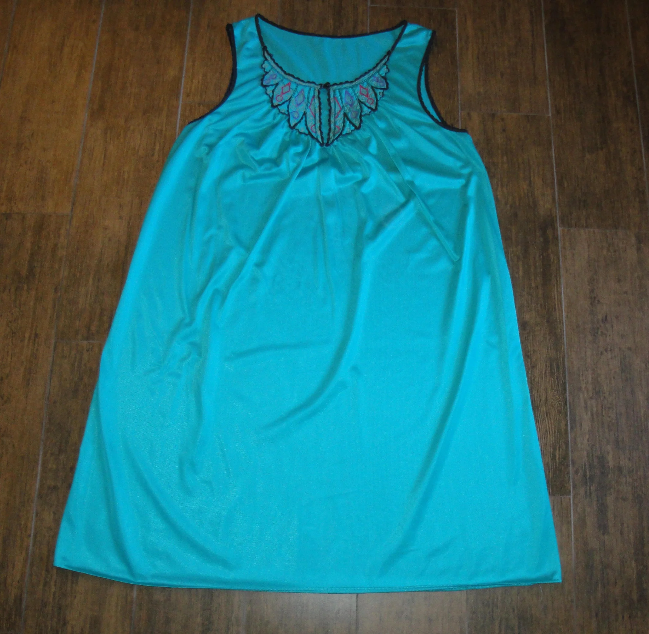 Lorraine Nightgown Sleeveless Bright Teal Nylon Quilted Yoke A-Line Black Piping Trim Knee Length Vintage by Lorraine - Image 8