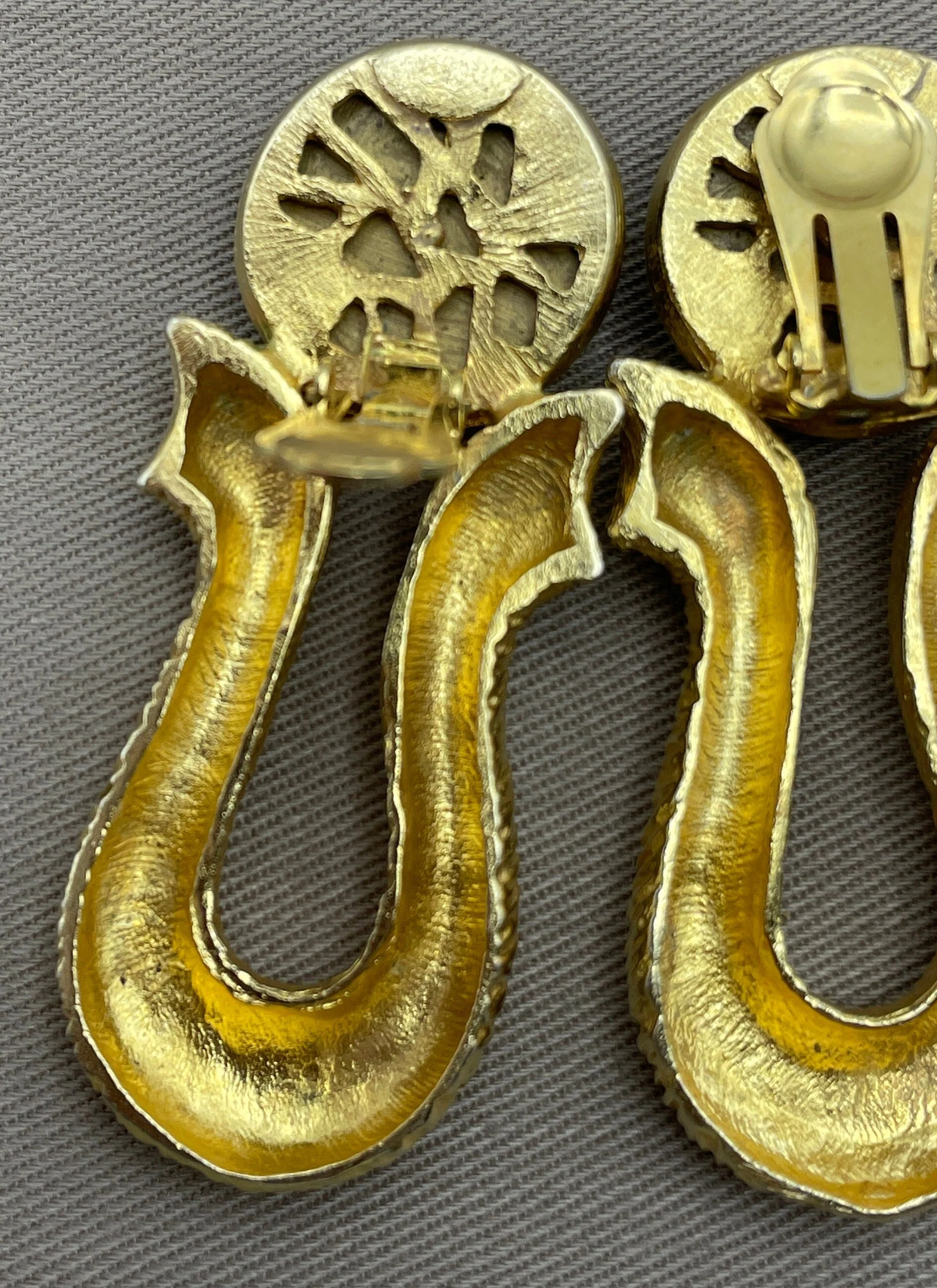 Massive Etruscan Byzantine Clip-On Statement Earrings Ruby Glass Cabochon Textured Gold - Image 6