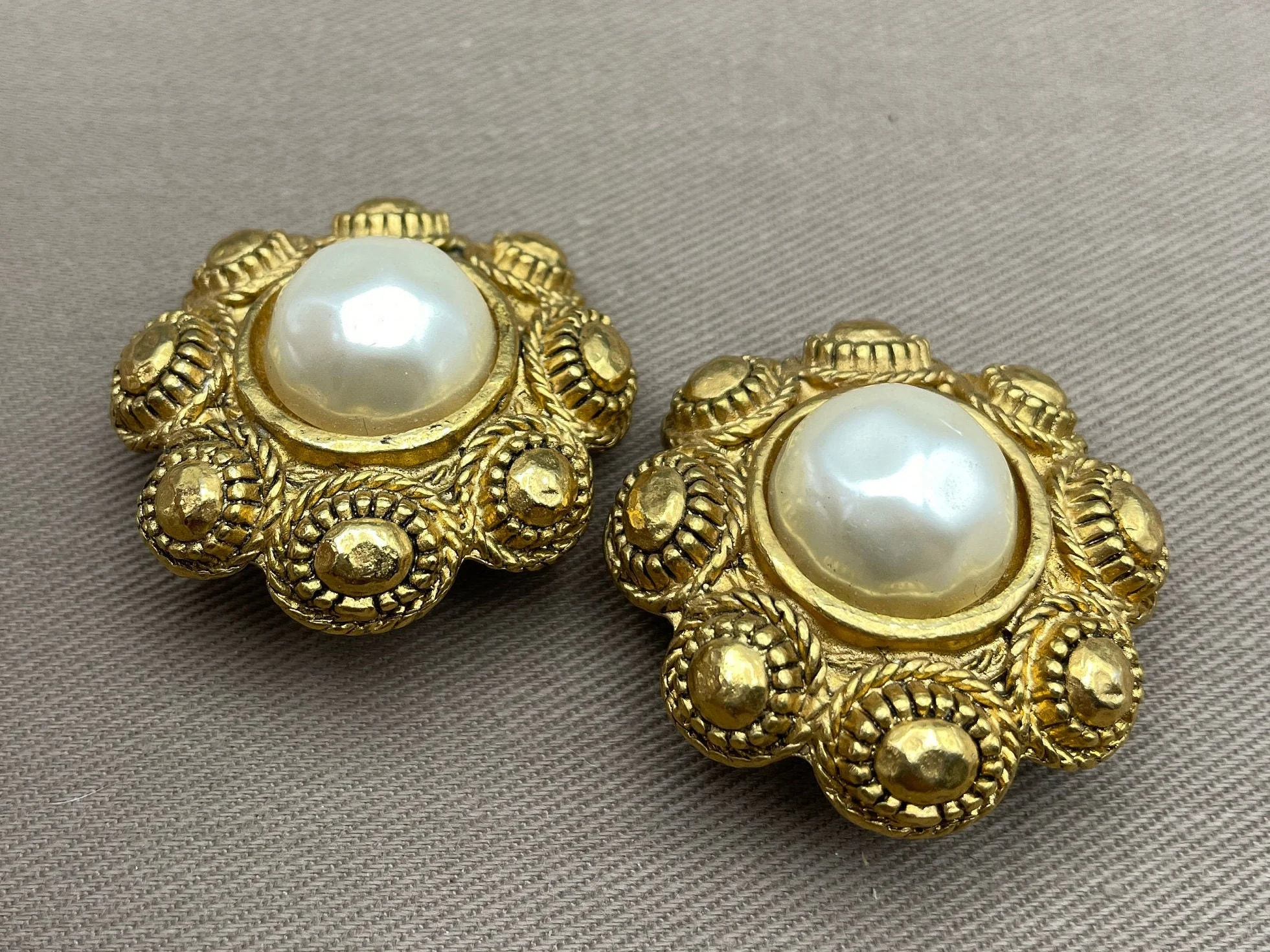 Massive Etruscan Revival Byzantine Hammered Gold Clip On Statement Earrings - Image 3