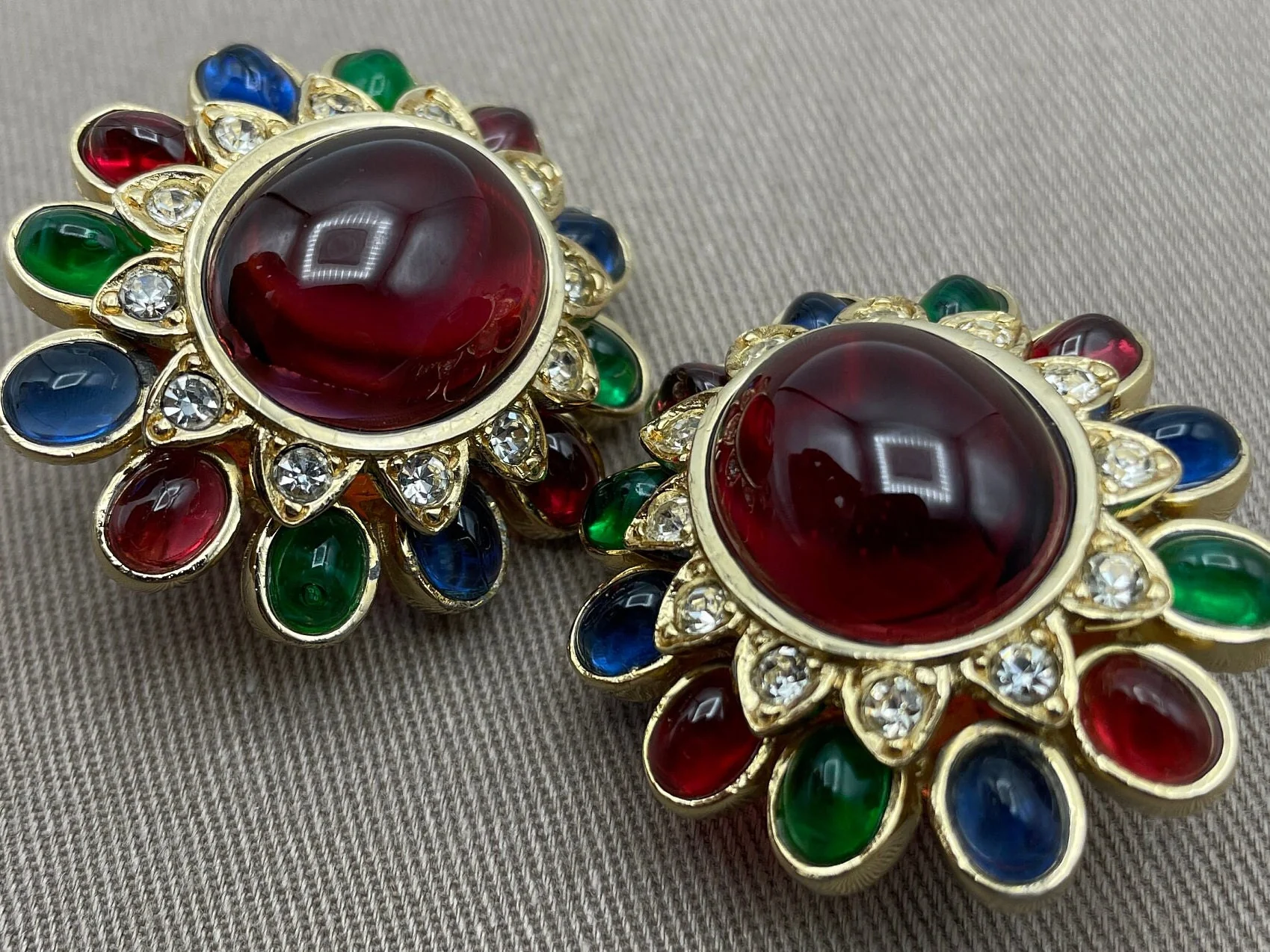 Massive Glass Cabochon Jewels of India Clip On Statement Earrings Gripoix by Ciner - Image 7