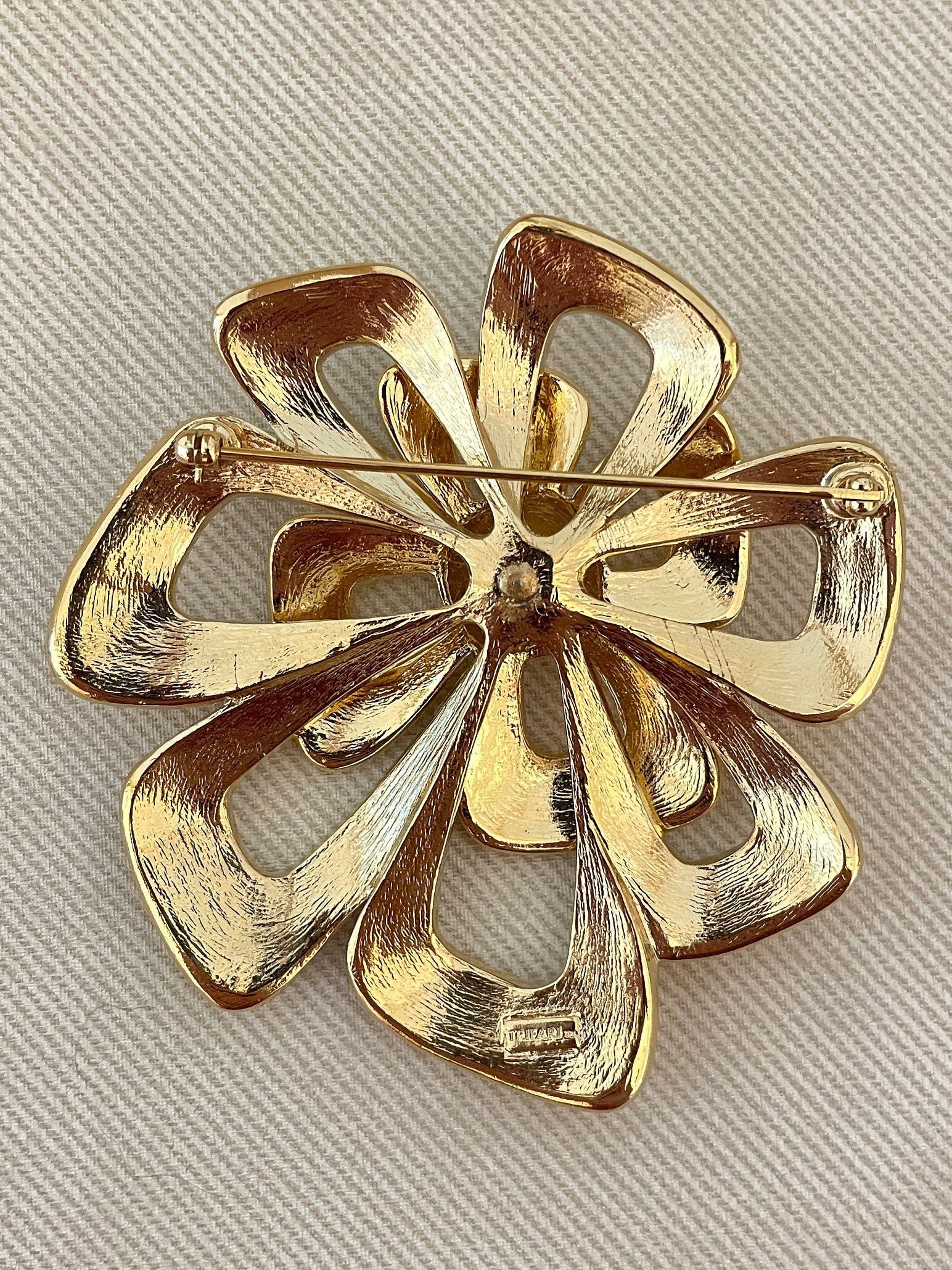 Massive Ribbon Bow Vintage Brooch Pin by Trifari - Image 4