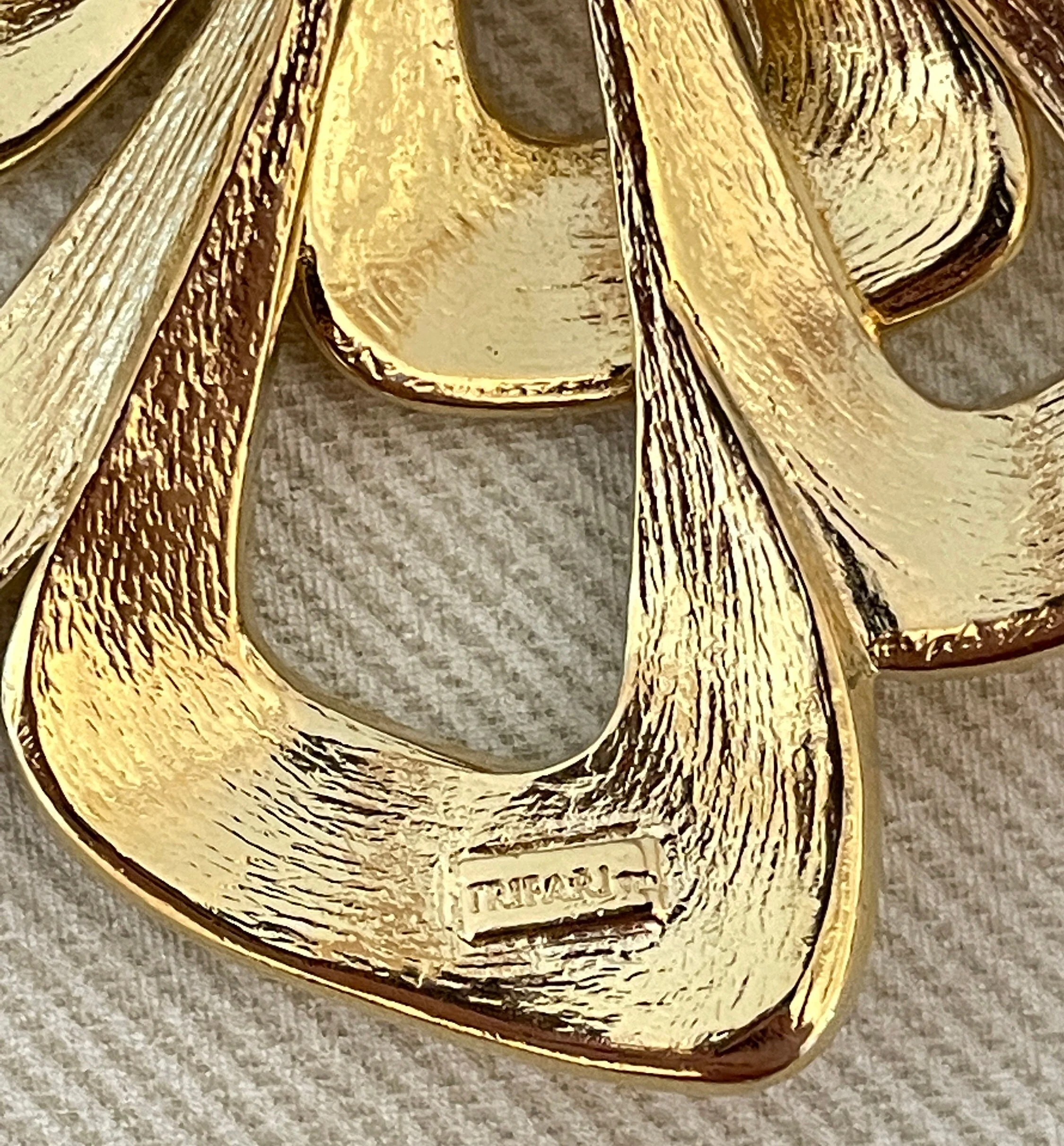 Massive Ribbon Bow Vintage Brooch Pin by Trifari - Image 5