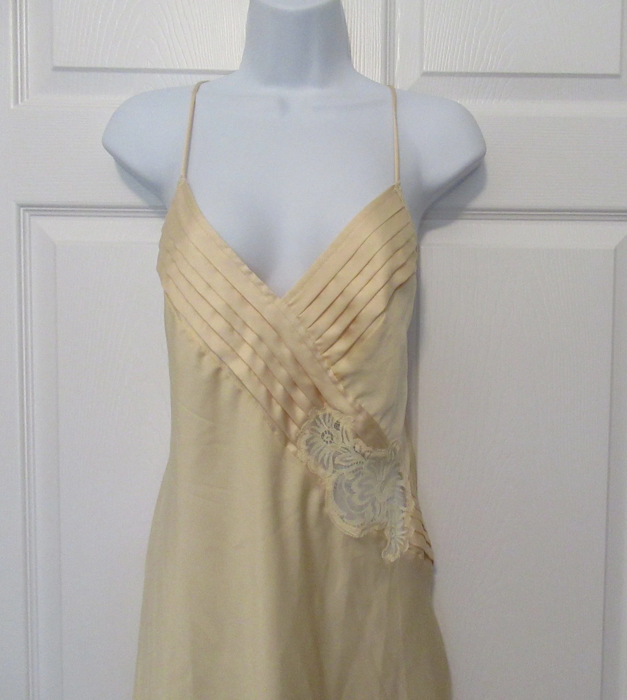 Med Babydoll Gown Lily of France Rosa Puleo-Ule Deep V 37 Spaghetti Straps Crisscross Low Back Beige Polyester Vintage by Lily Of France - Image 2