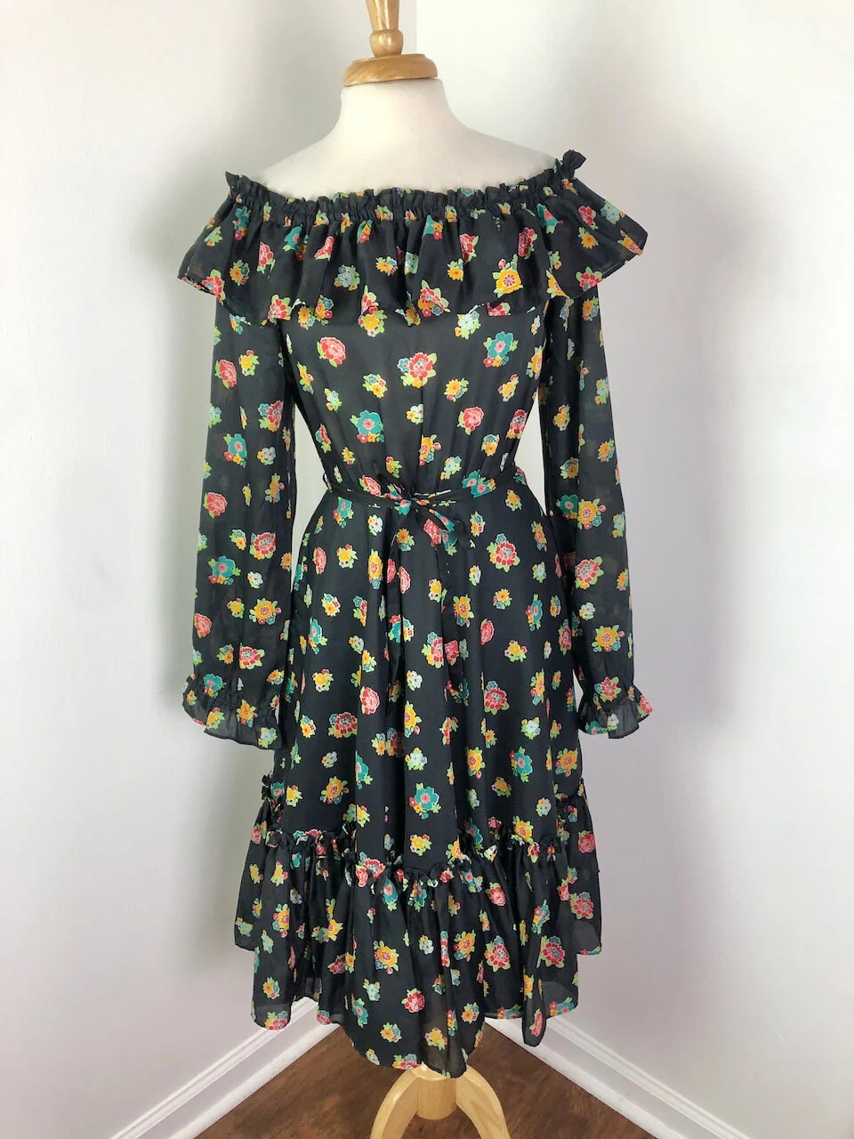 Medium To Large Vintage 70s Black Floral Off The Shoulder Peasant Dress - Image 4