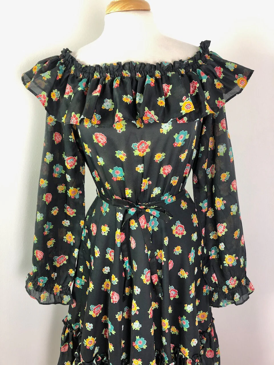 Medium To Large Vintage 70s Black Floral Off The Shoulder Peasant Dress - Image 9