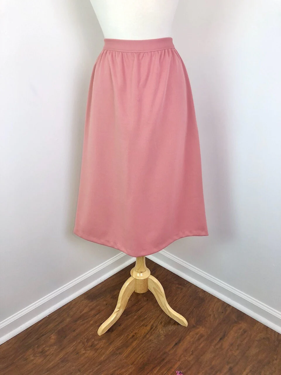 Medium To Large Vintage 70s Blush Two Piece Polyester Skirt and Butterfly Collar Jacket Set by Sears - Image 7