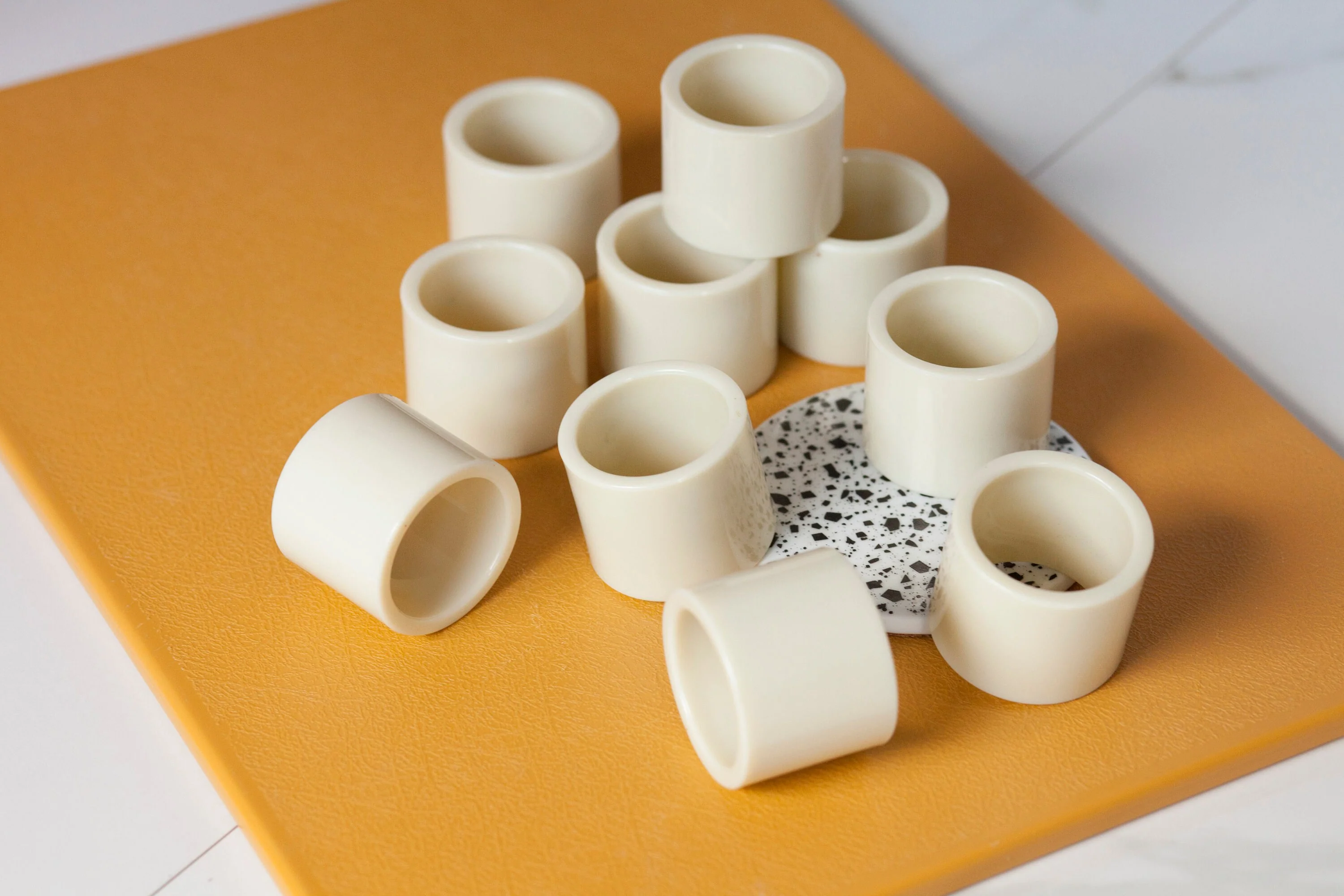 Melamine Napkin Rings Set of Ten Vintage Cream - Image 10