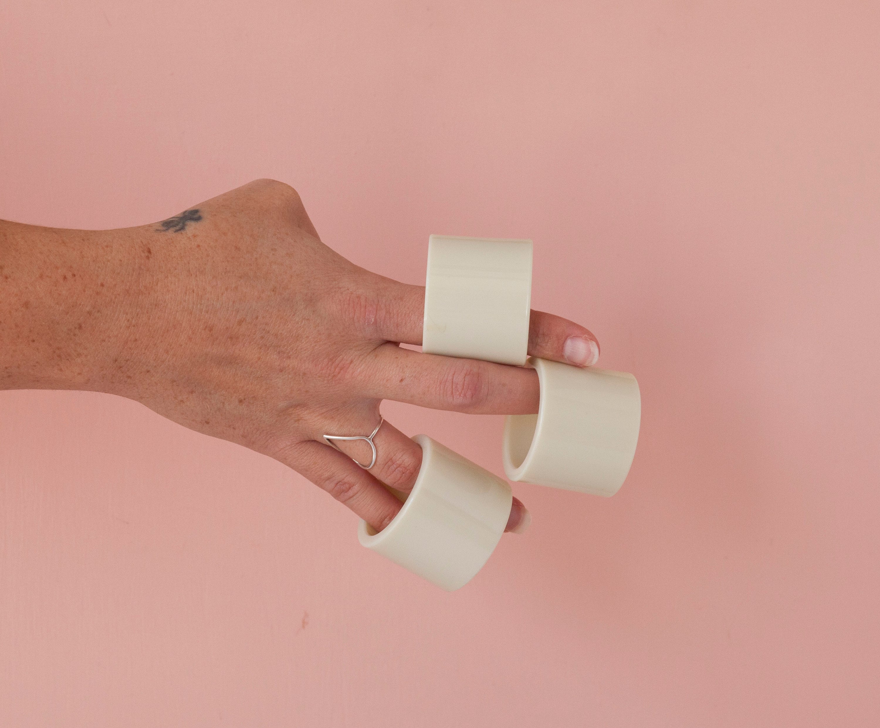 Melamine Napkin Rings Set of Ten Vintage Cream - Image 6