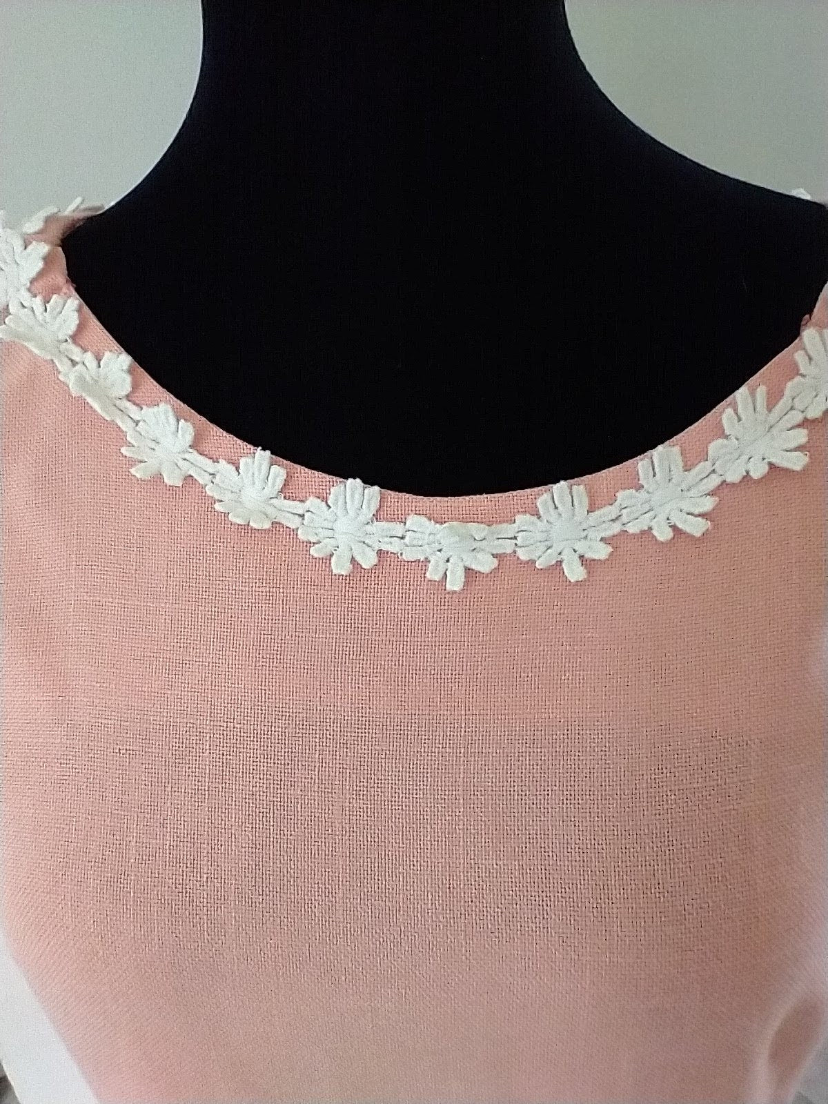 Midcentury 20s Style Dropwaist Shift Dress Women's Small Apricot Colored Women's Small Sleeveless Summer Rickrack Neckline - Image 3