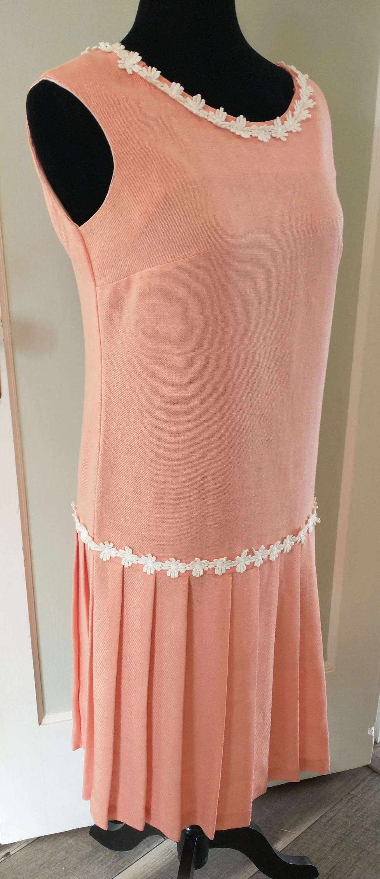 Midcentury 20s Style Dropwaist Shift Dress Women's Small Apricot Colored Women's Small Sleeveless Summer Rickrack Neckline - Image 6