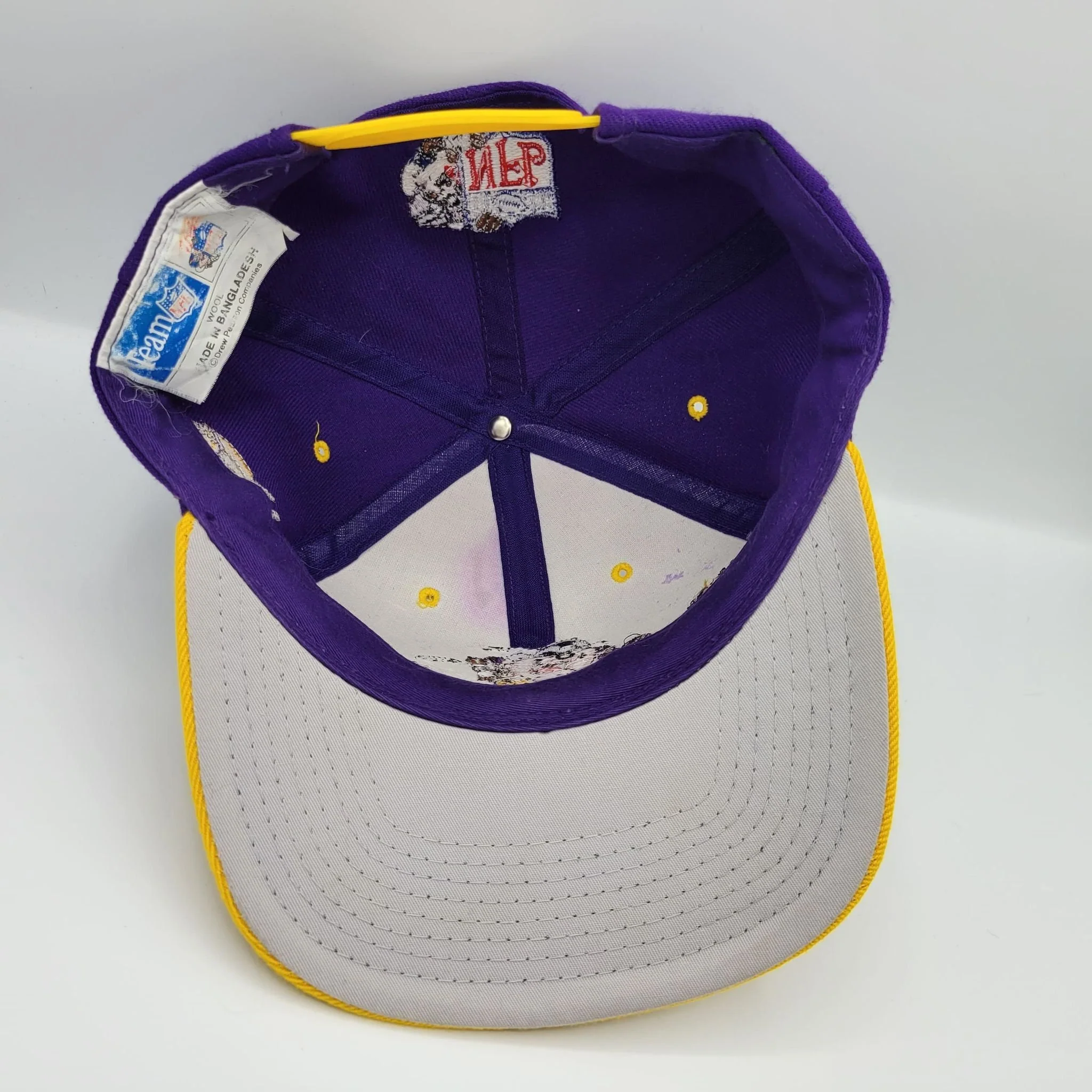 Minnesota Vikings Vintage 90s Looney Tunes Taz Snapback Hat - One Size Fits All - Image 5