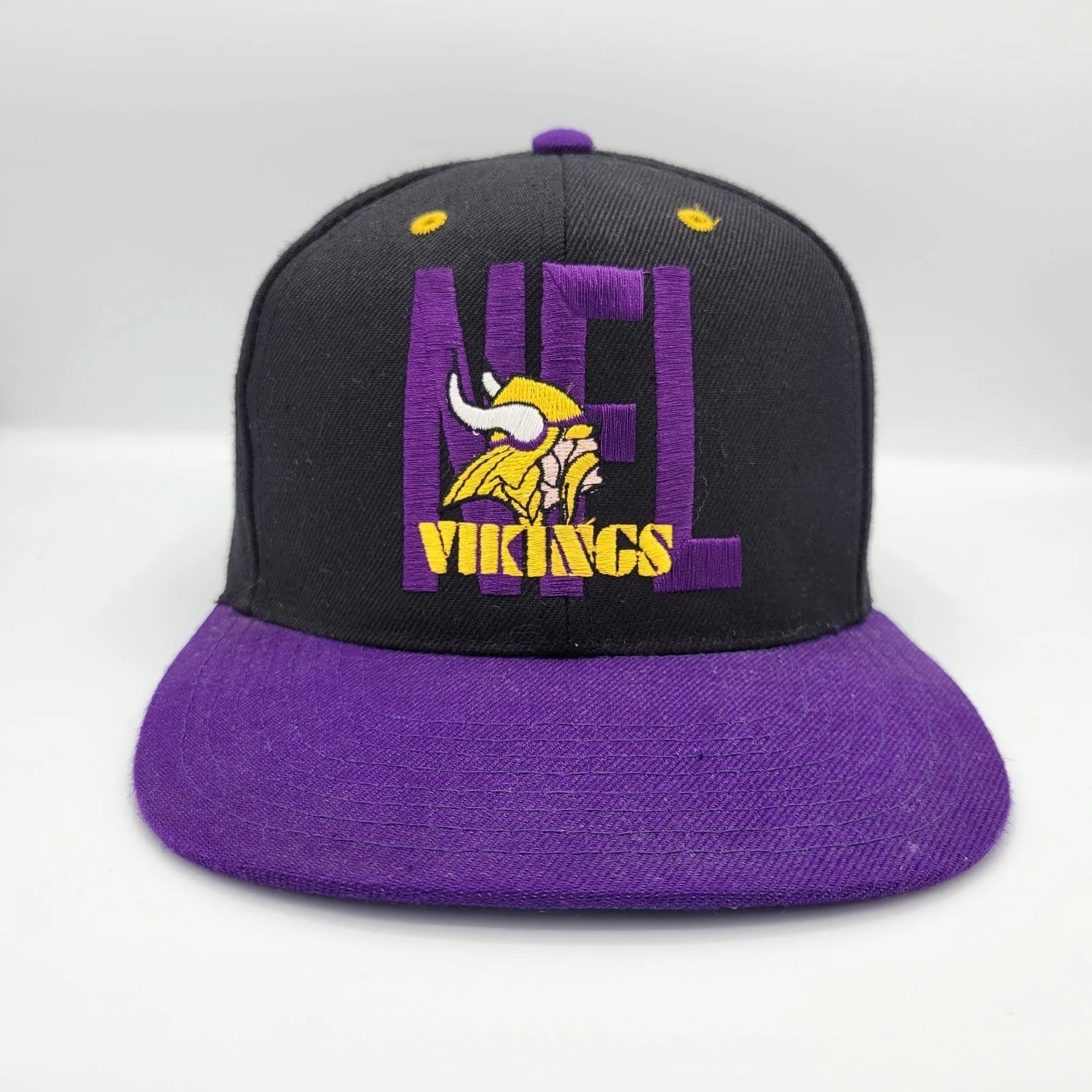Minnesota Vikings Vintage 90s Pro Player Snapback Hat- One Size Fits All - Image 2