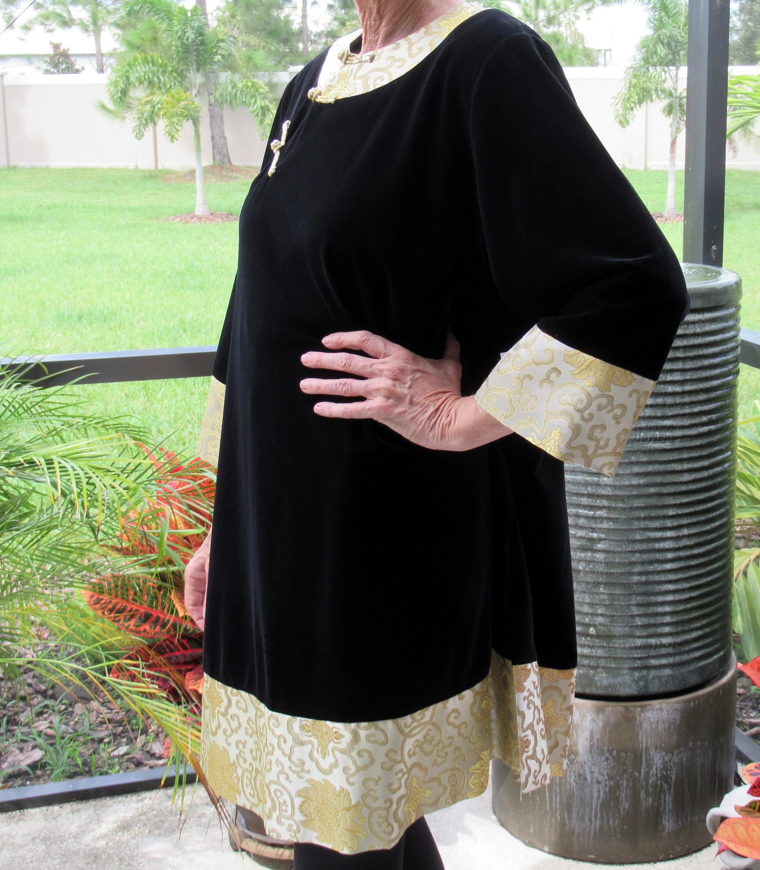 Ml Tunic Length Top Mack and Mack Velvet Style Wpaper Hang Tag Black and Gold Lined Chic Day Or Night by Mack And Mack - Image 5