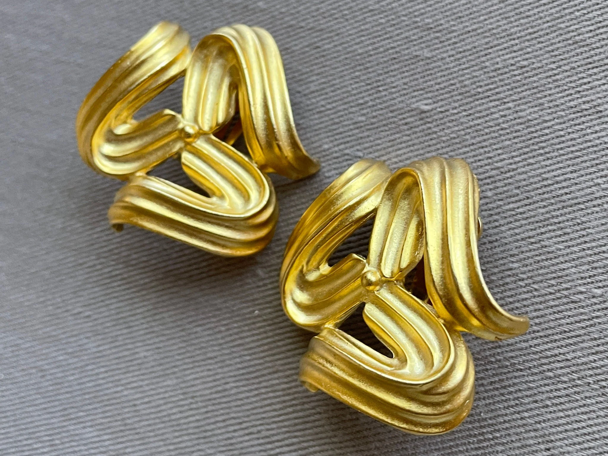 Modernist Abstract Gold Ribbon Clip On Statement Earrings Vintage Earrings Matte Gold Big Huge Massive - Image 3