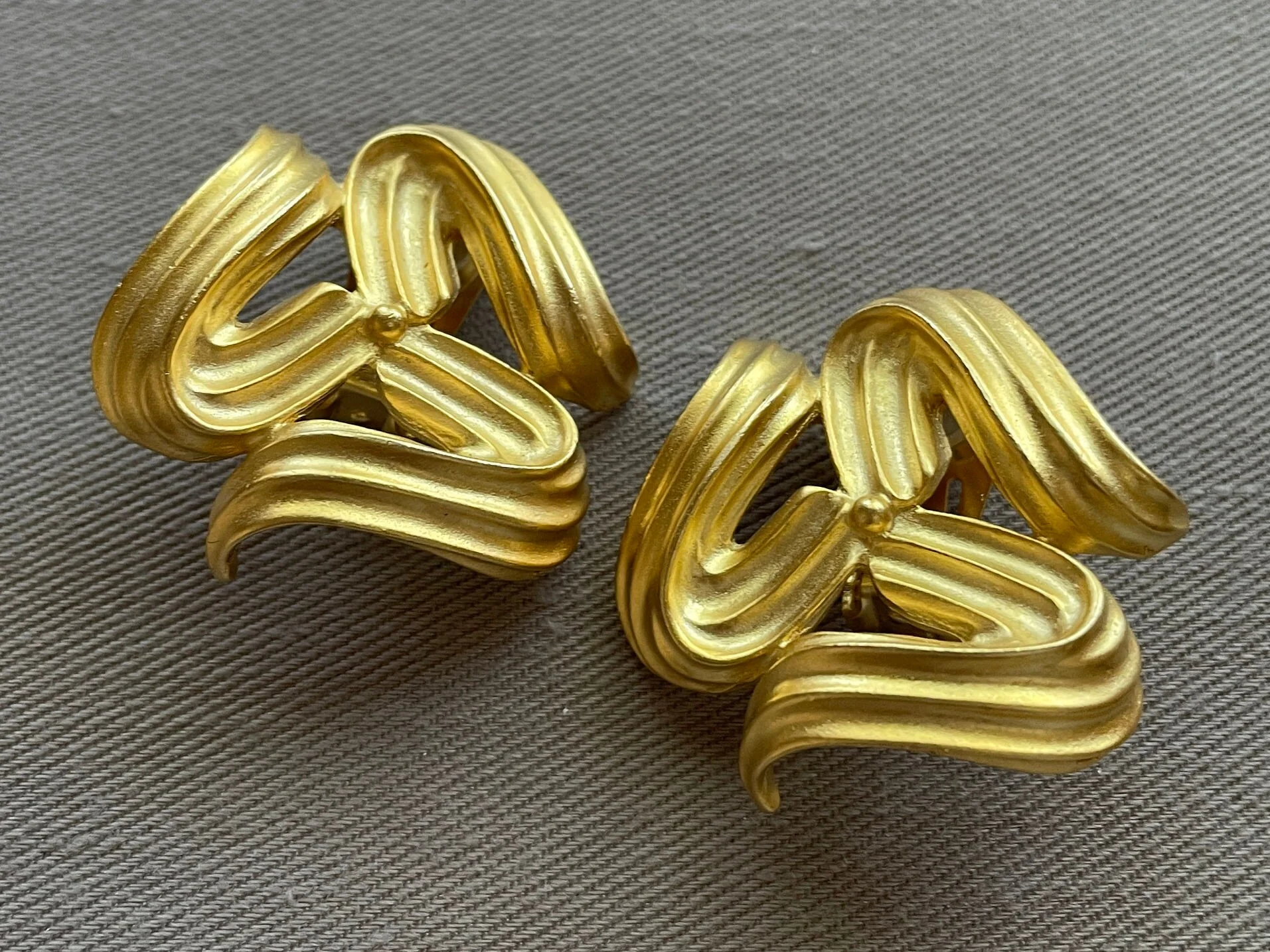 Modernist Abstract Gold Ribbon Clip On Statement Earrings Vintage Earrings Matte Gold Big Huge Massive - Image 4