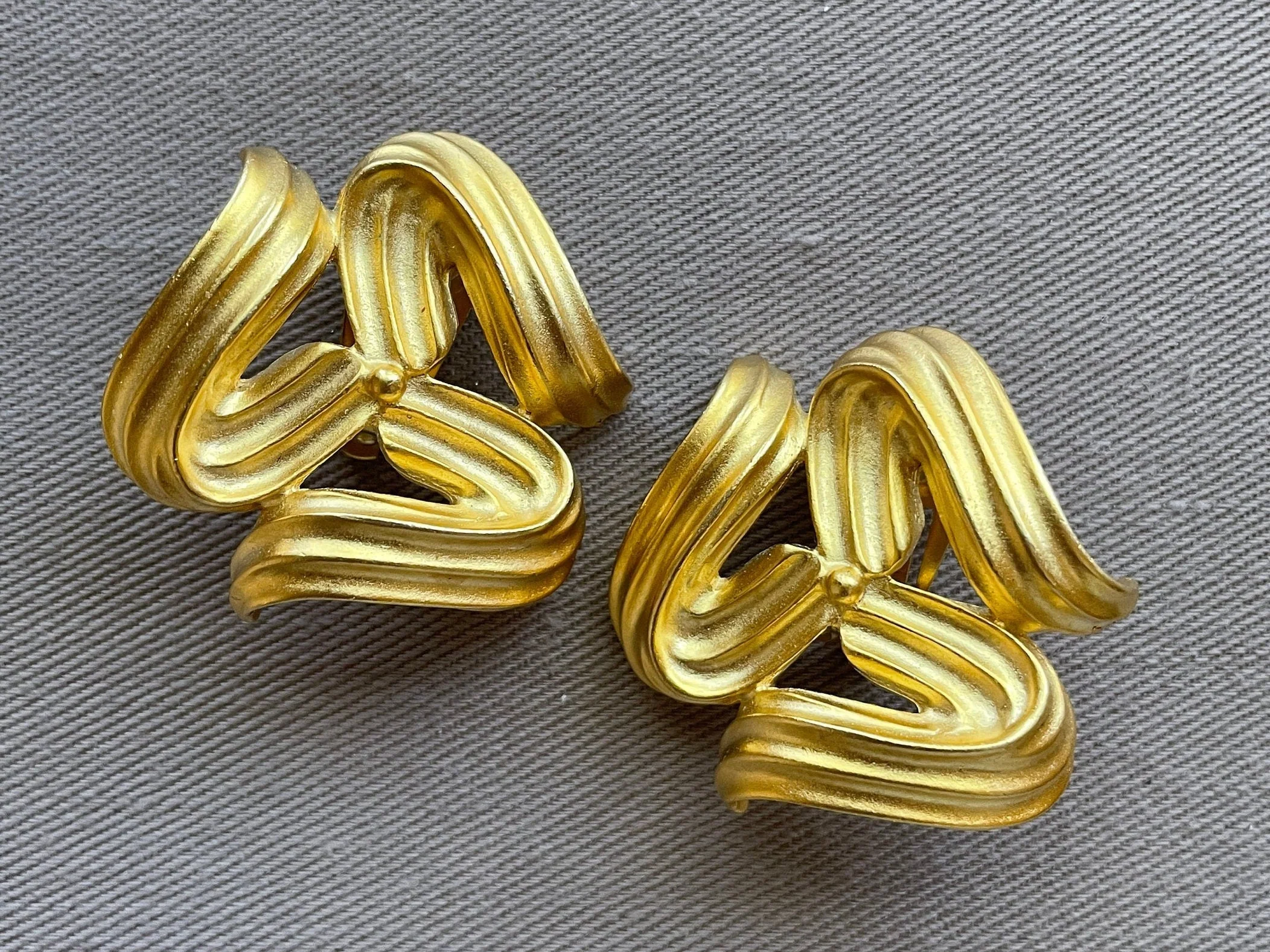 Modernist Abstract Gold Ribbon Clip On Statement Earrings Vintage Earrings Matte Gold Big Huge Massive - Image 5