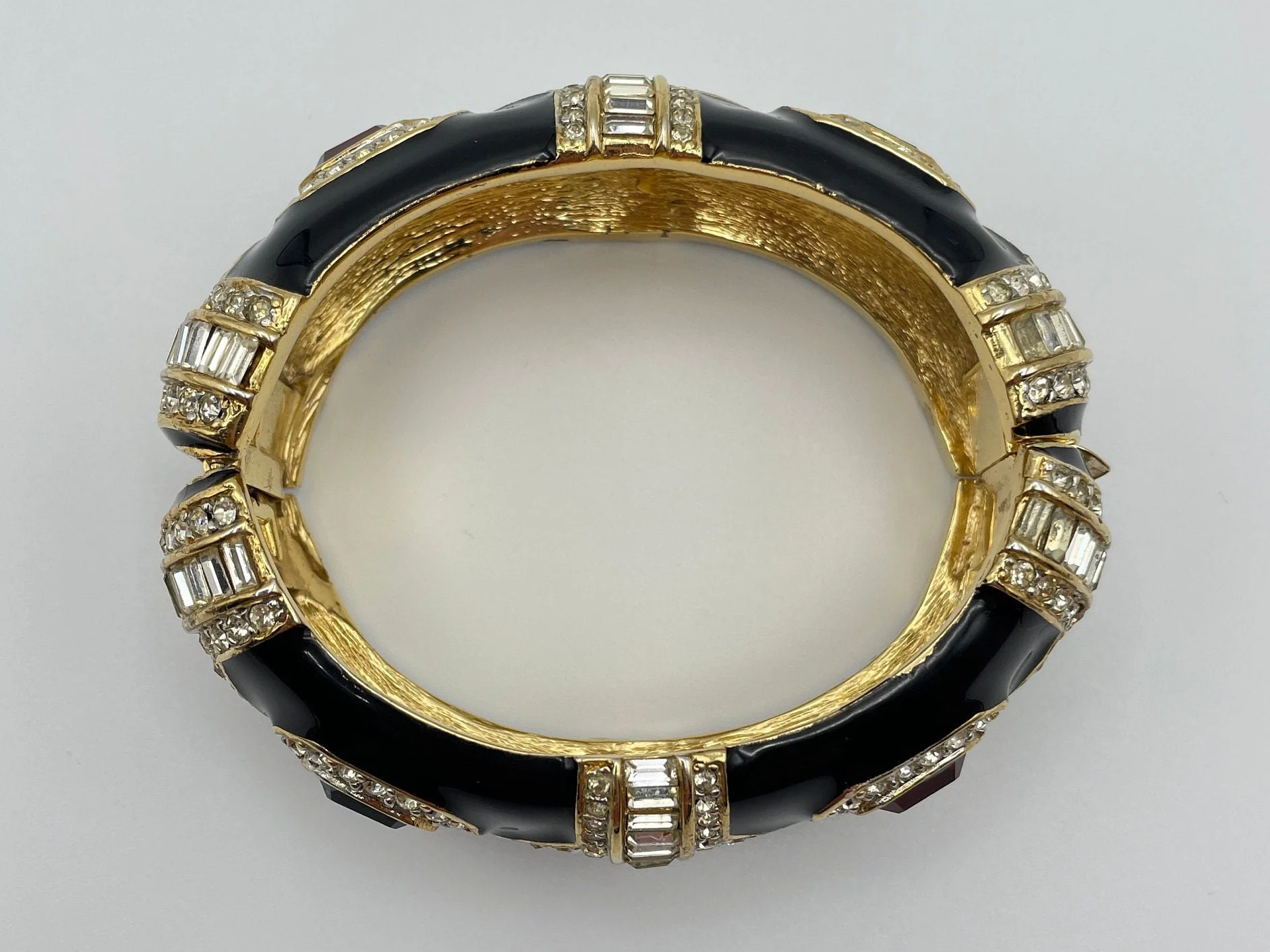 Moghul Ciner Signed Jewels of India Hinged Bangle Bracelet Black Enamel Deco Stone by Ciner - Image 7