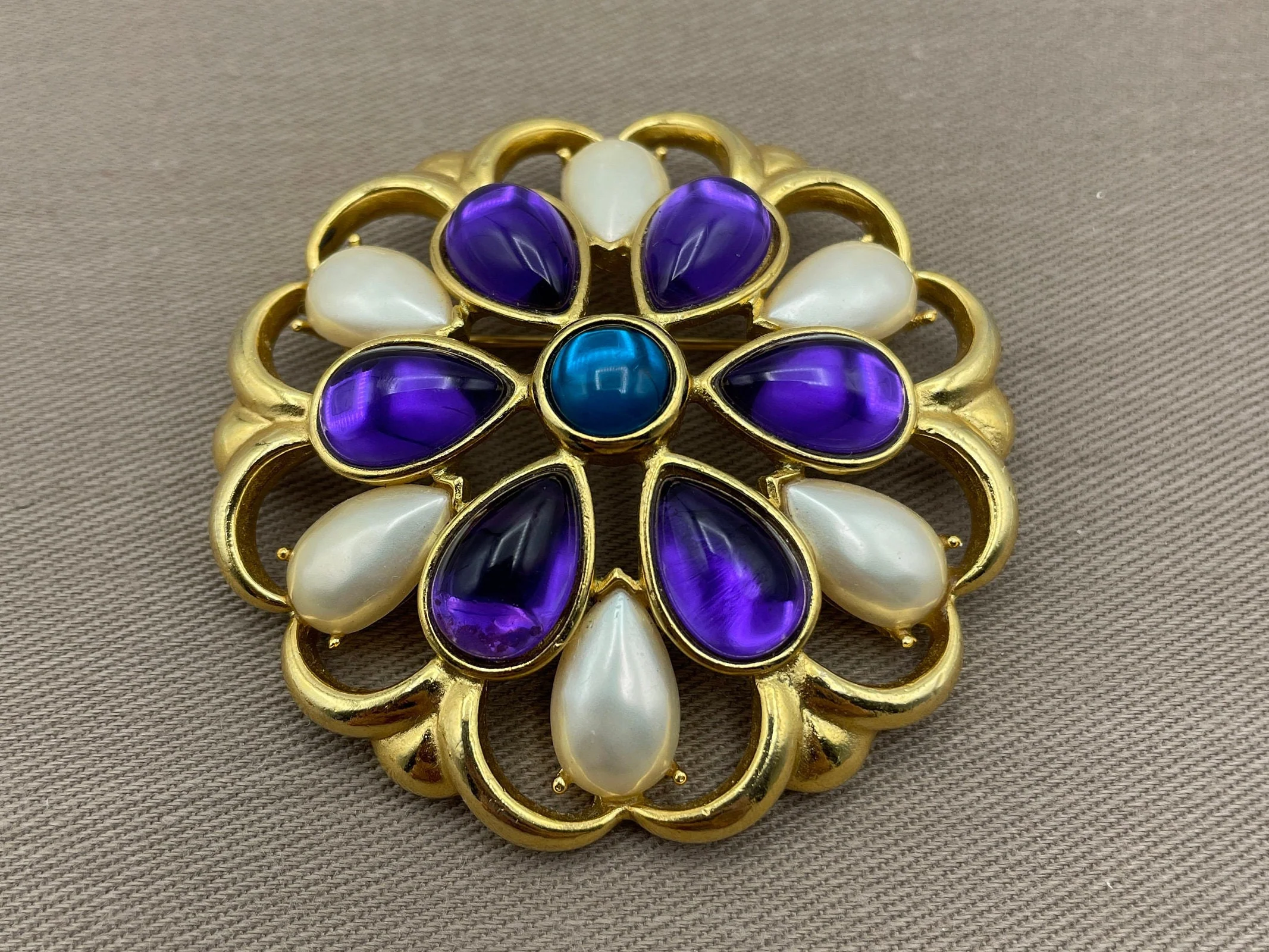Moghul Jewels of India Trifari Brooch Vintage Pin Teardrop Cabochon by Trifari - Image 2