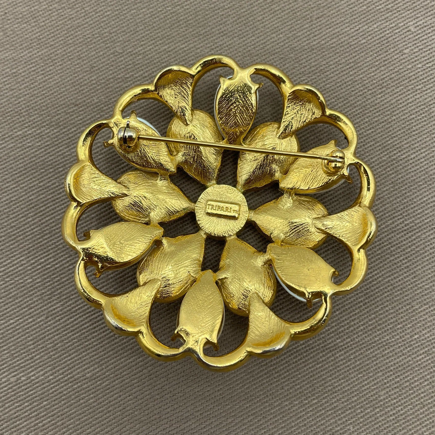 Moghul Jewels of India Trifari Brooch Vintage Pin Teardrop Cabochon by Trifari - Image 4