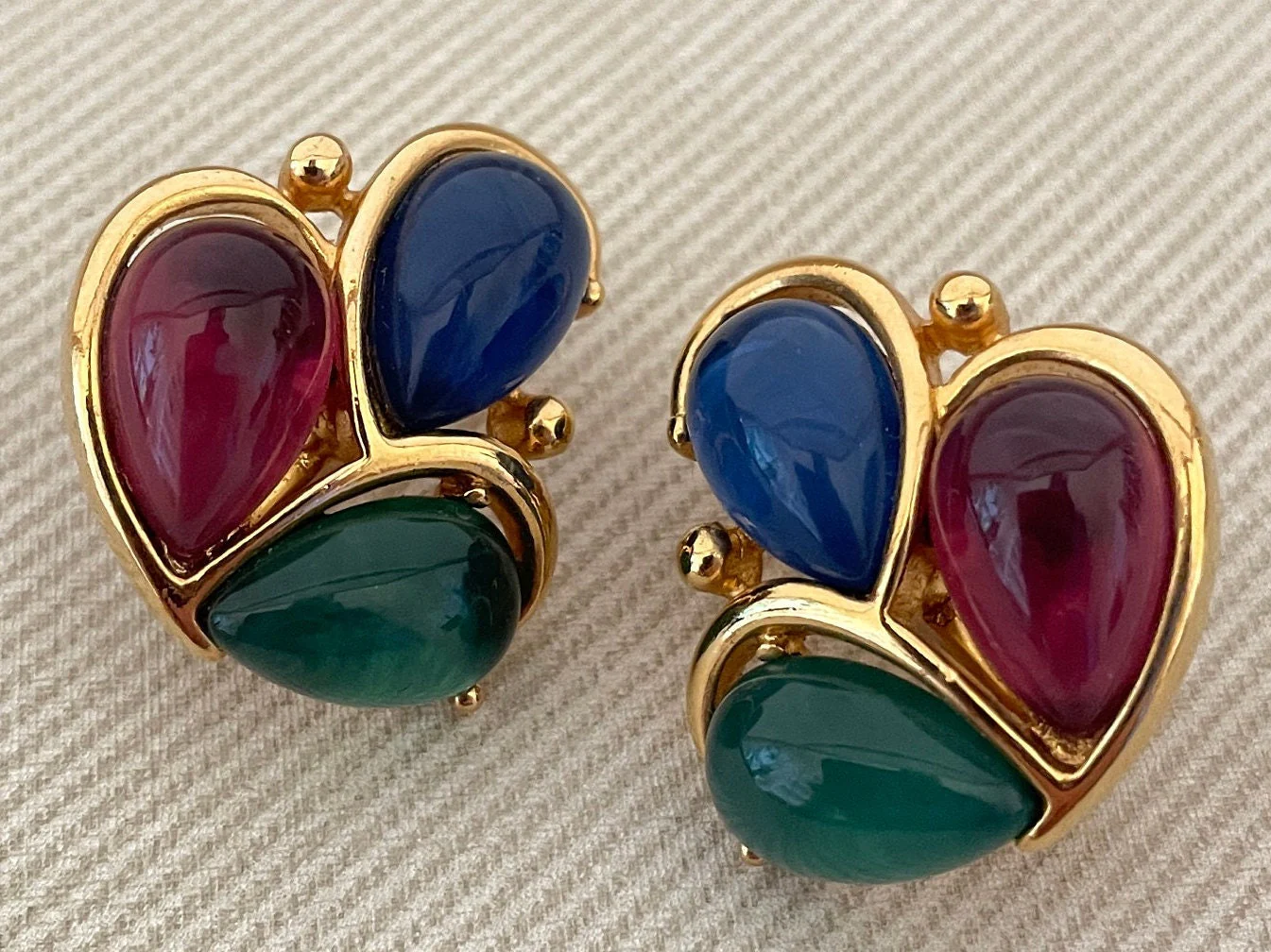 Moghul Trifari Jewels of India Lucite Cabochon Clip-On Statement Earrings by Trifari - Image 2