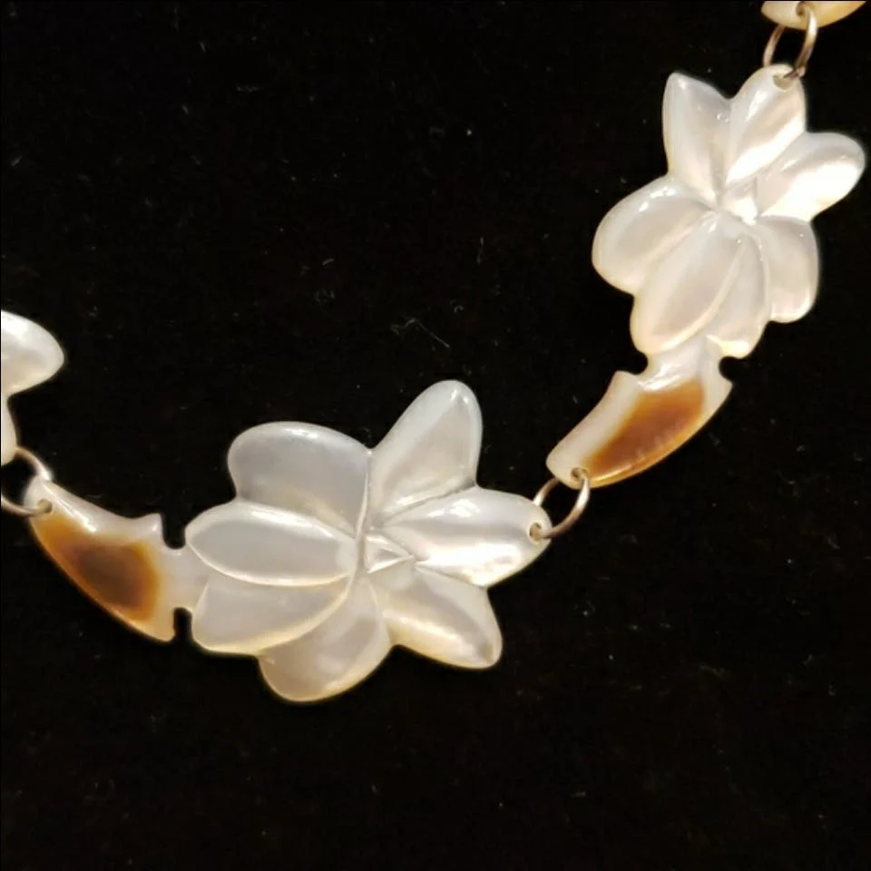 Mother of Pearl Hawaiian Flower Necklace - Image 6