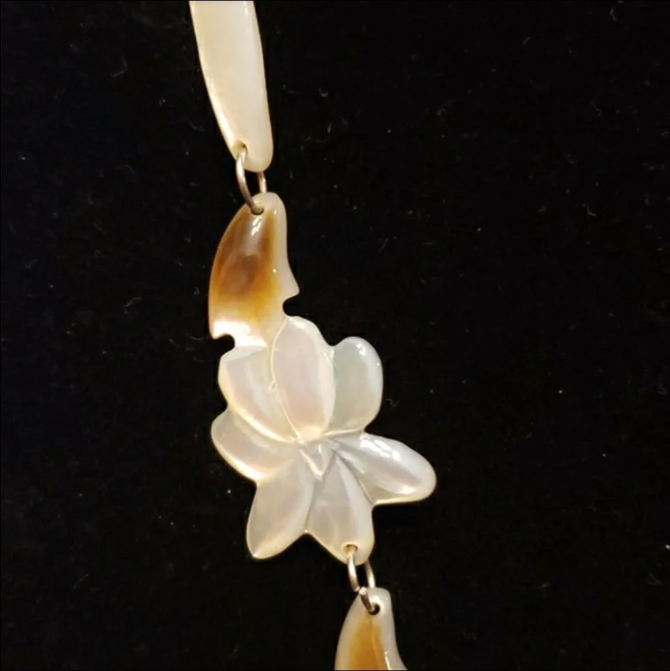 Mother of Pearl Hawaiian Flower Necklace - Image 8