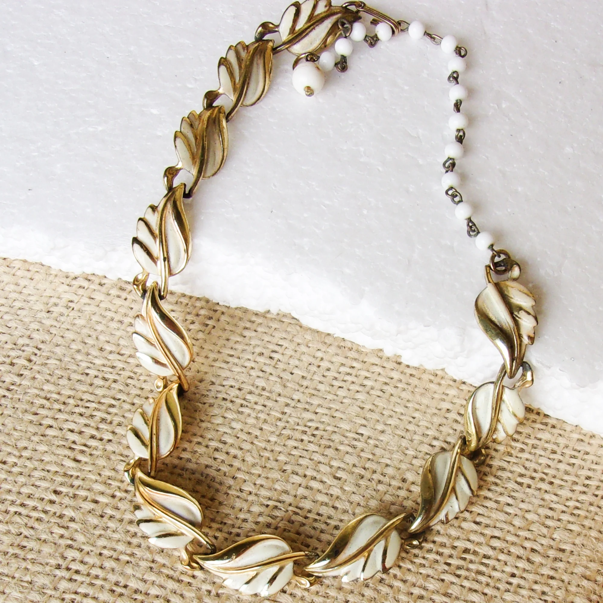 Necklace Goldtone White Enamel Leaves Choker By Coro - Image 4