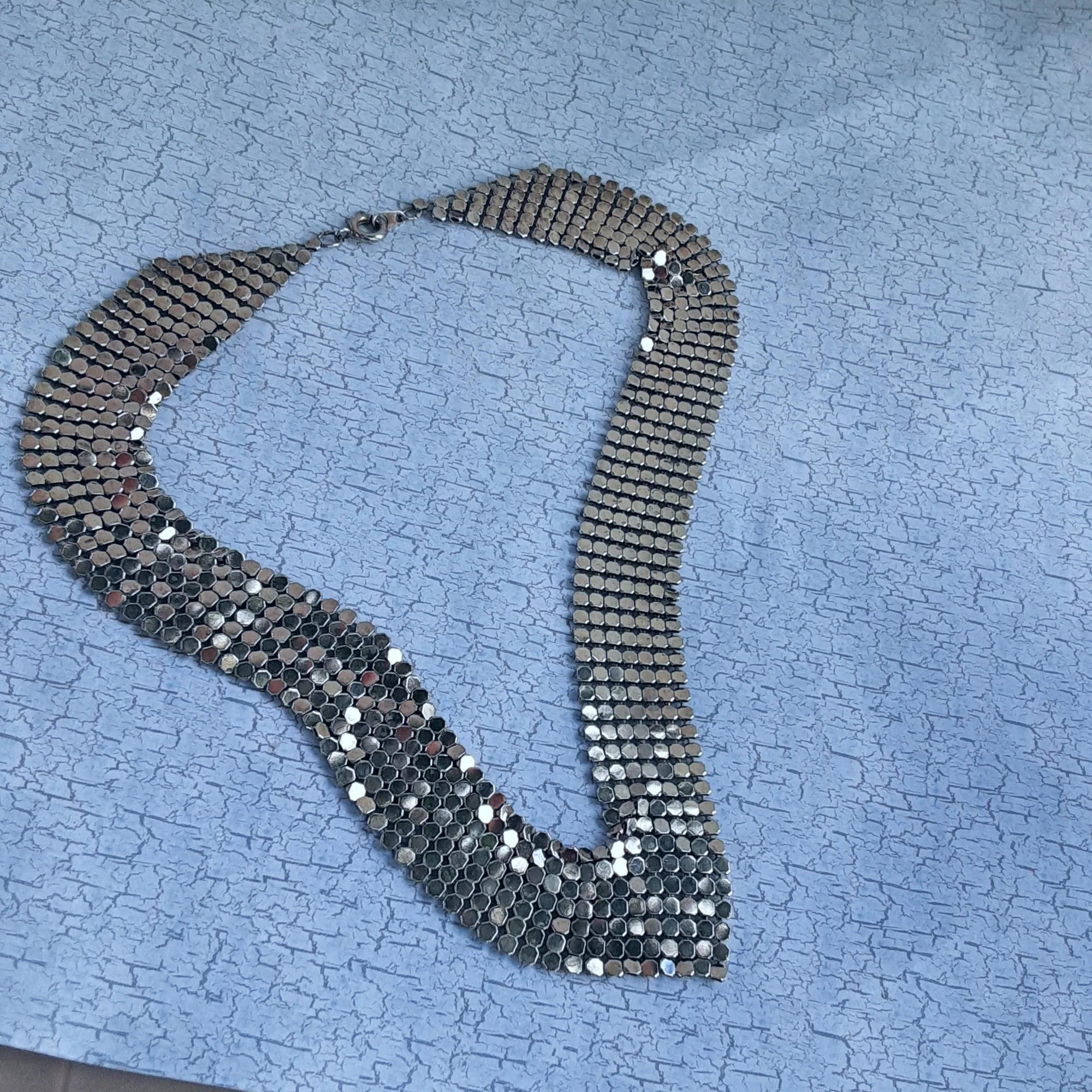 Necklace Mesh Silvertone Vee Center - Image 3