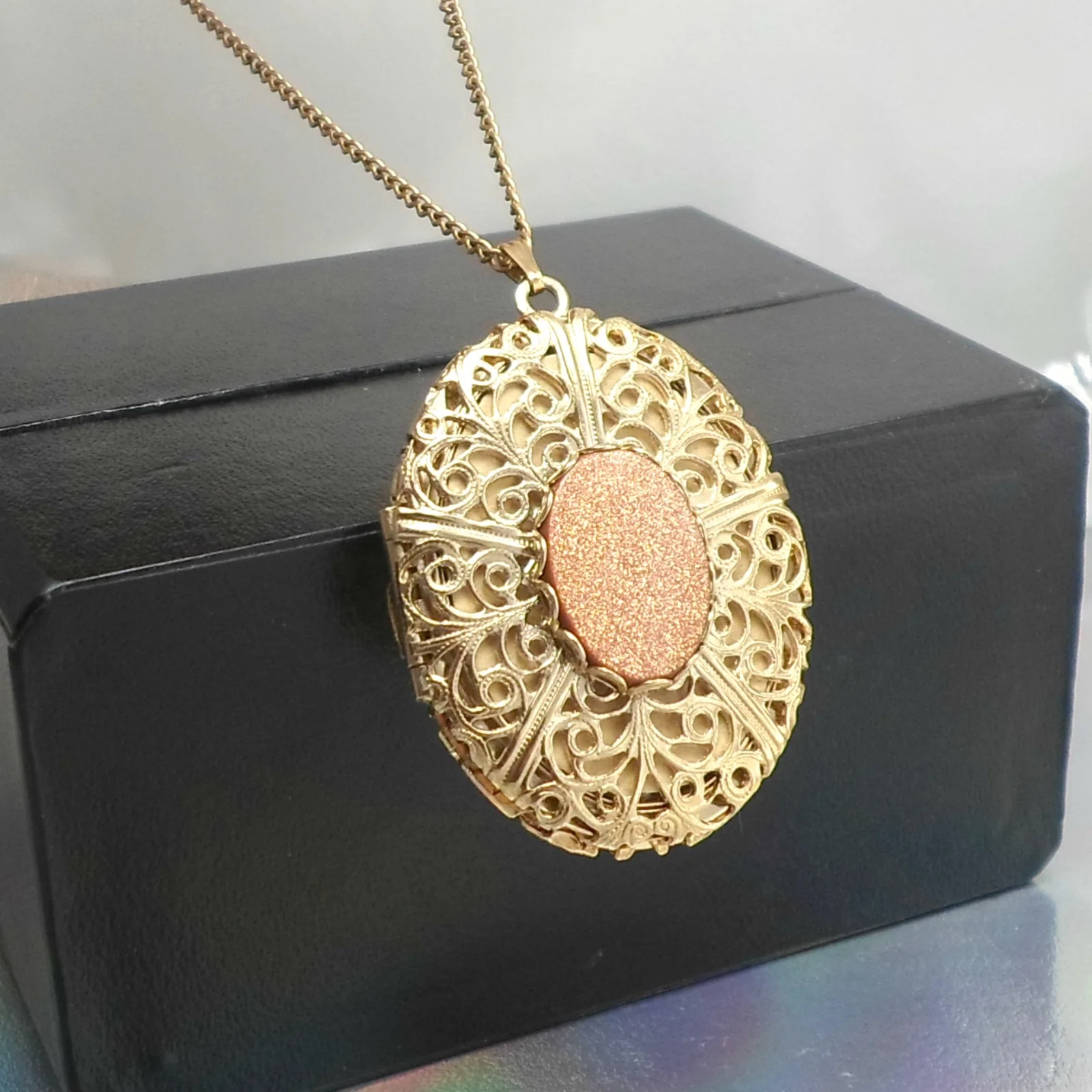 Necklace Oval Locket Faux Sandstone - Image 4