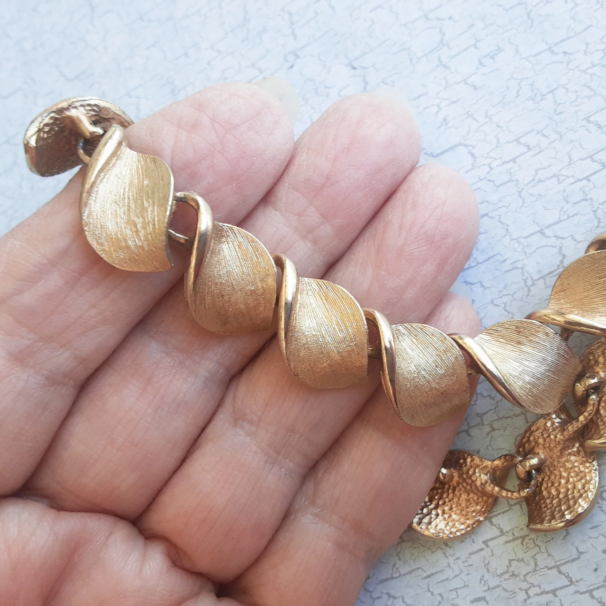 Necklace Twisted Links Brushed Goldtone By Emmons - Image 4