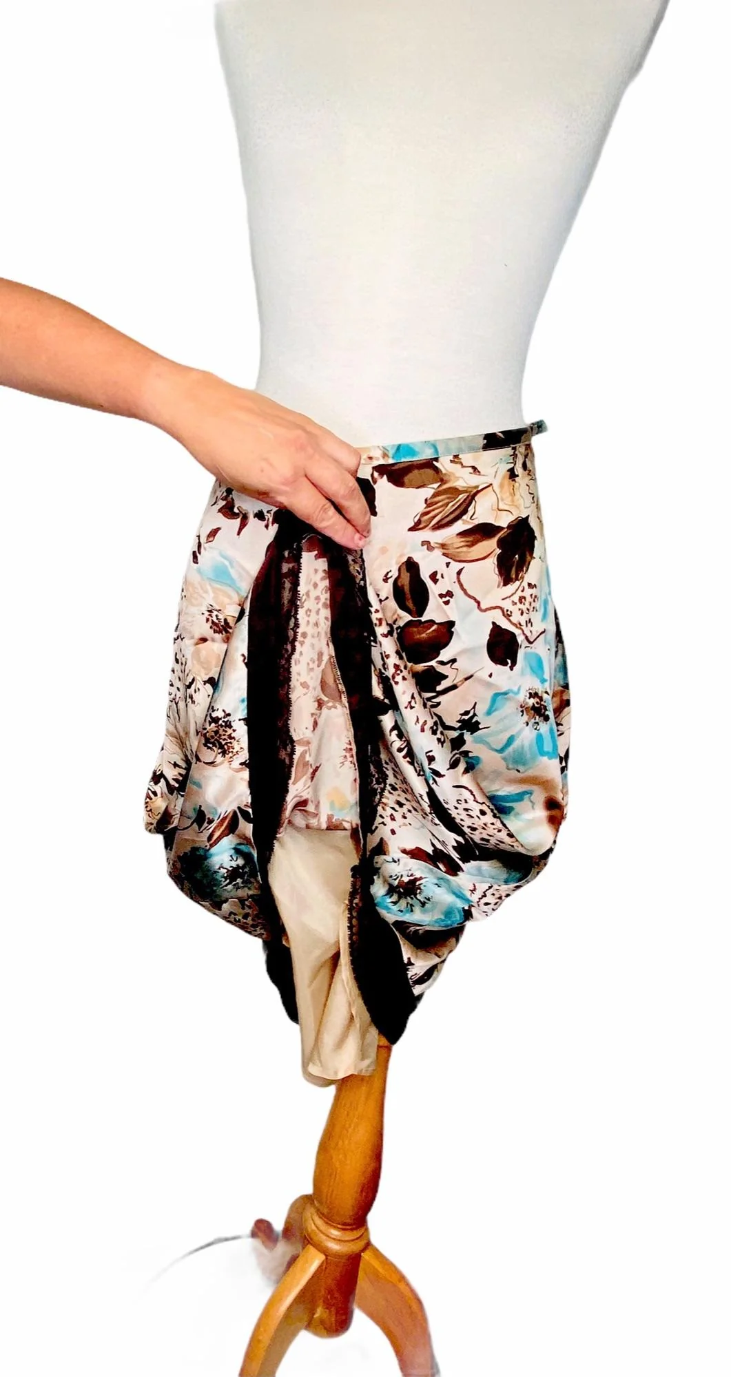 Neiman Marcus Exclusive A-Line Silk Skirt Vintage by Neiman Marcus Exclusive - Image 6