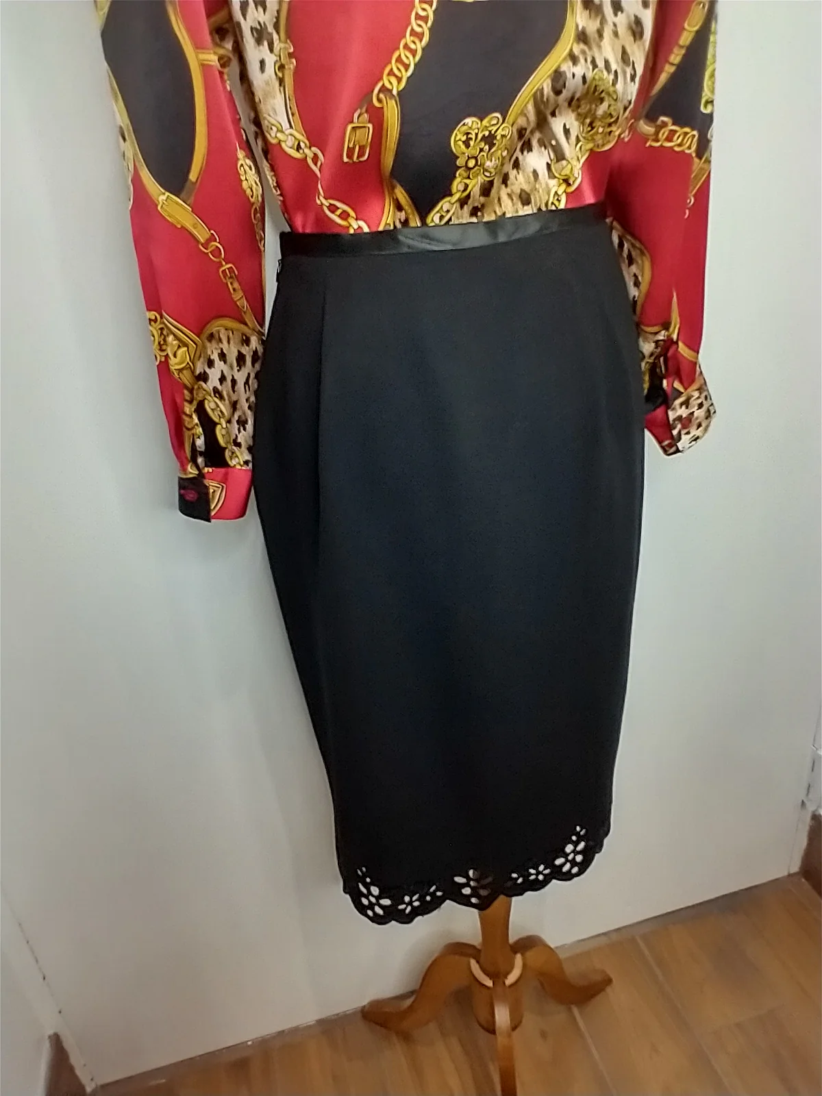 New Wool Skirt With Floral Cutout Hem By Escada - Image 6