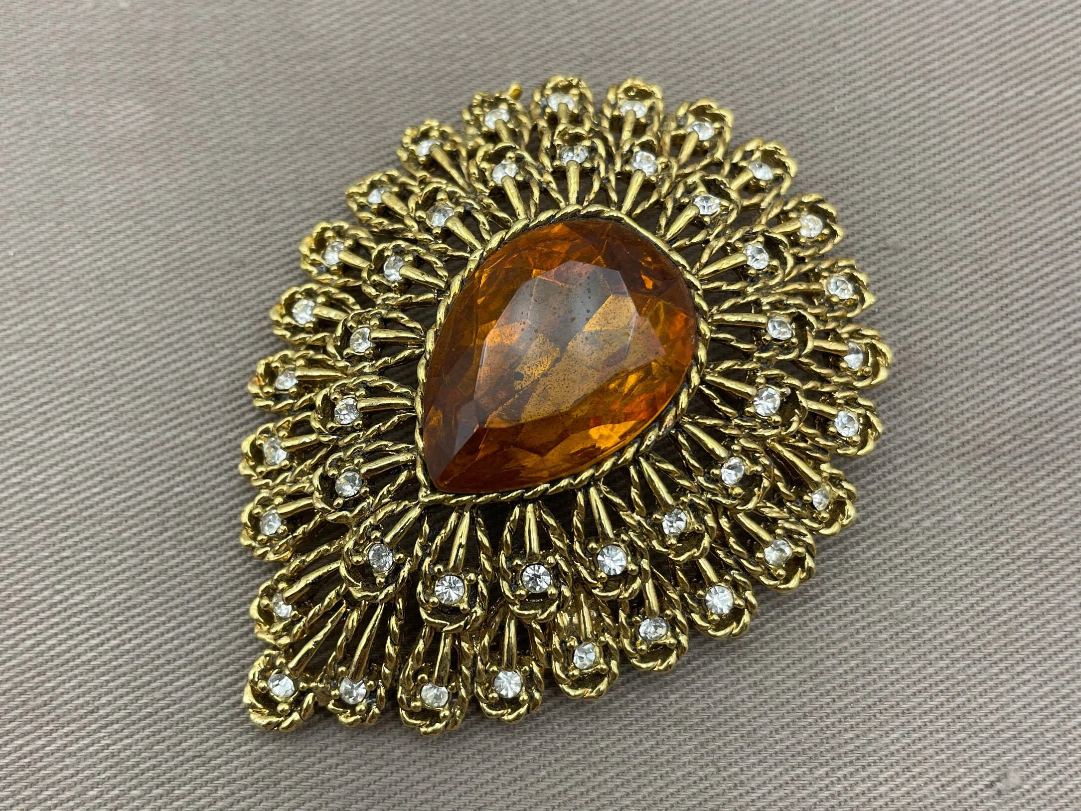 Ornate Art Nouveau Amber Stone Vintage Brooch - Image 3