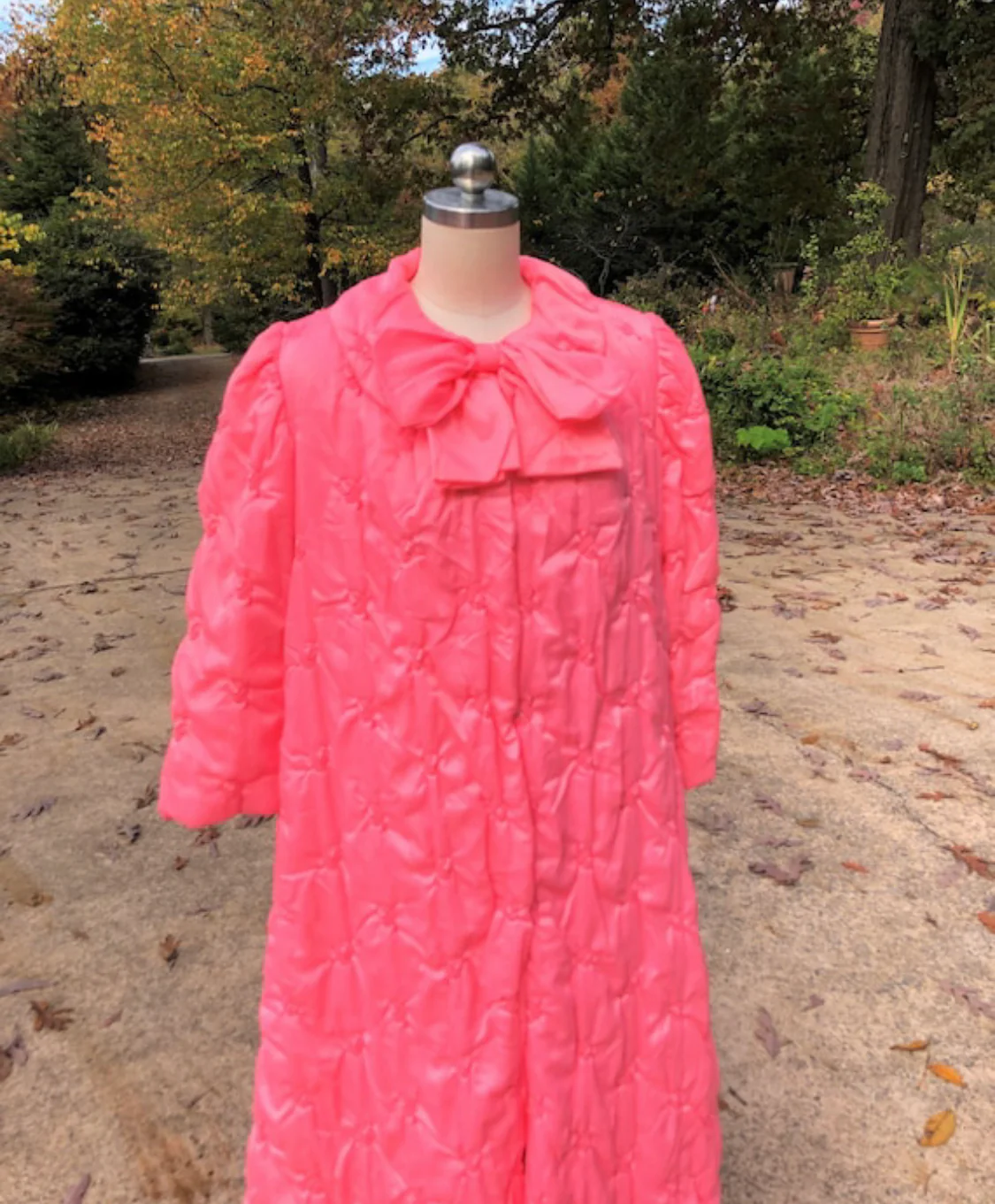 Pretty In Pink 70s Quilted Acorn Hostess Robe - Image 4
