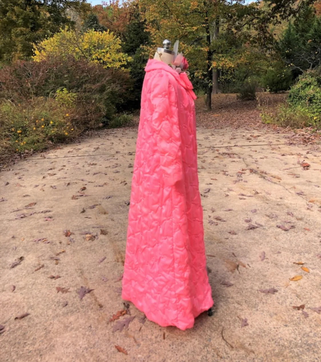 Pretty In Pink 70s Quilted Acorn Hostess Robe - Image 7