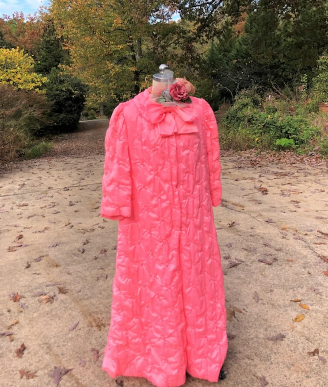 Pretty In Pink 70s Quilted Acorn Hostess Robe - Image 8