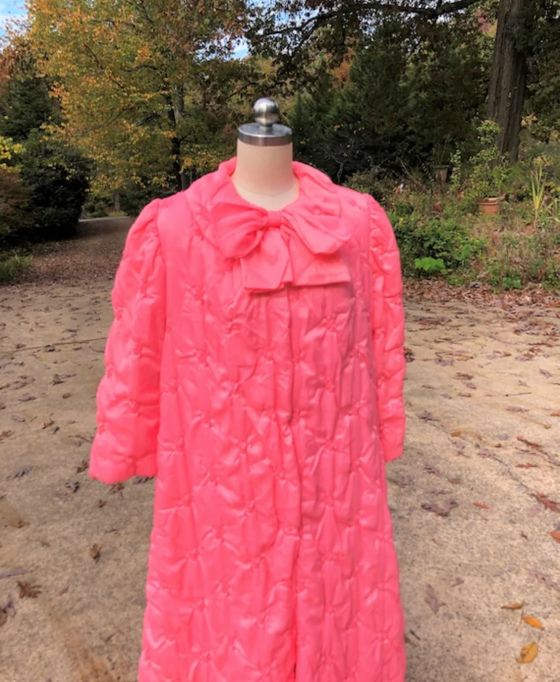 Pretty In Pink 70s Quilted Acorn Hostess Robe - Image 9