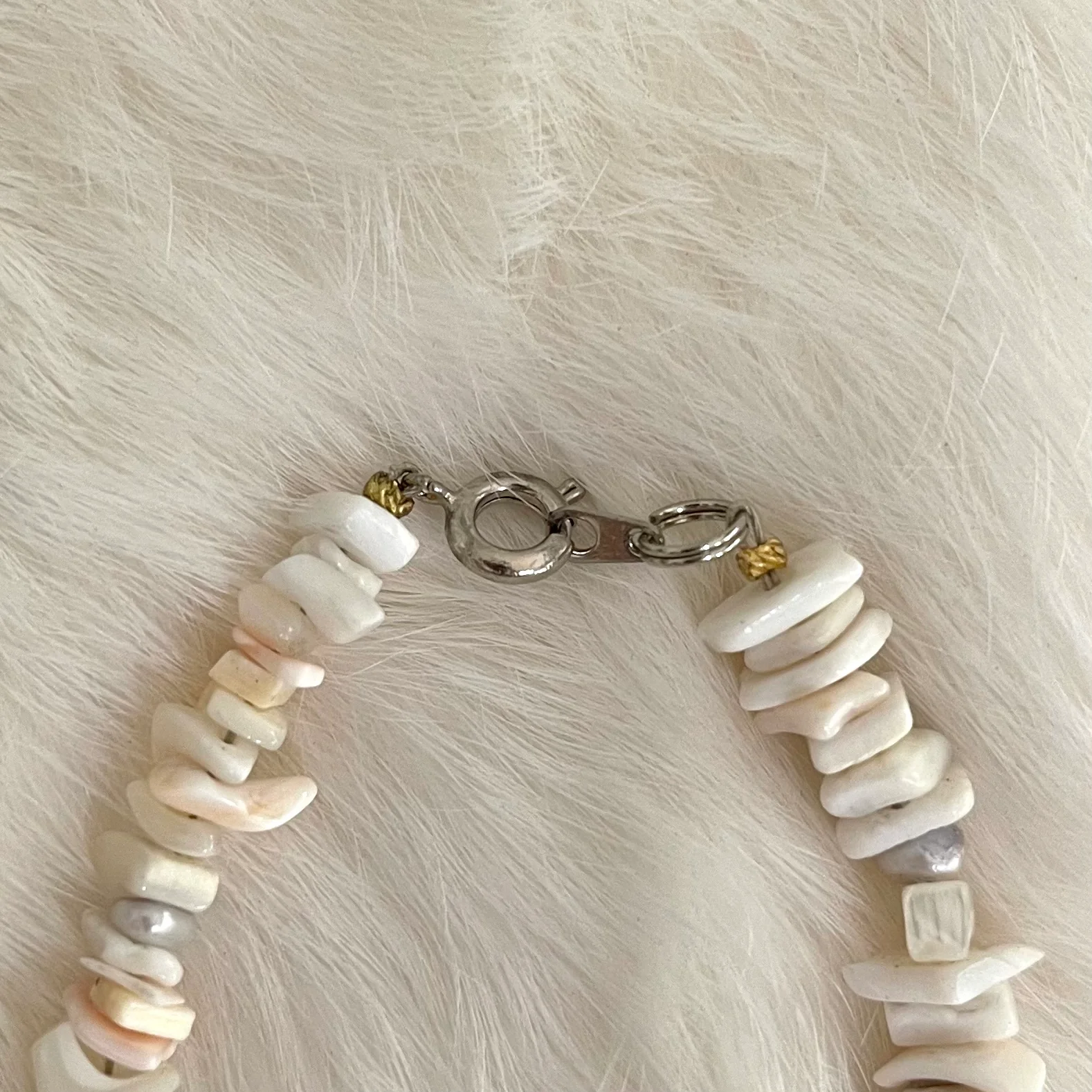 Puka Shell Bracelet Multicolored - Image 5