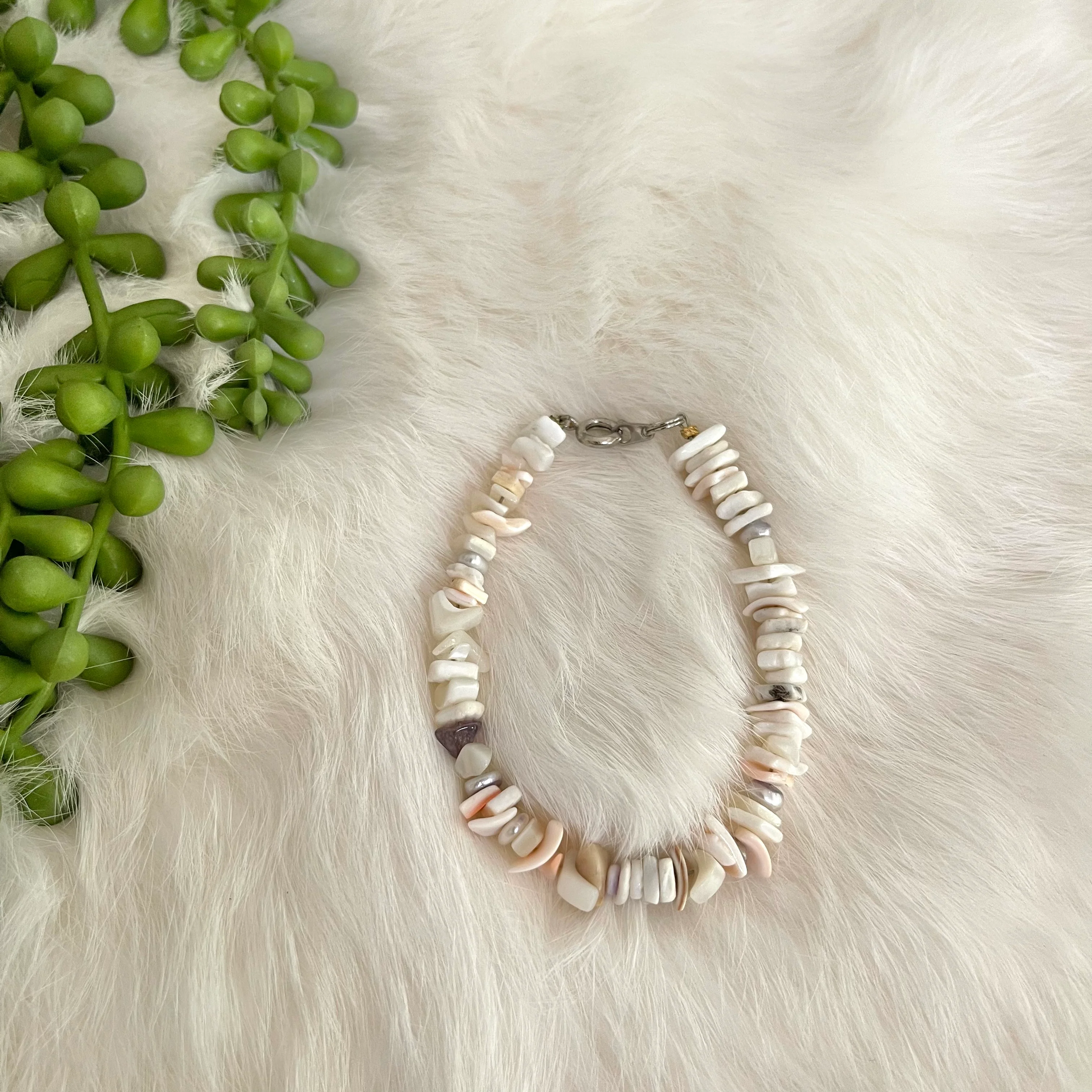 Puka Shell Bracelet Multicolored - Image 6