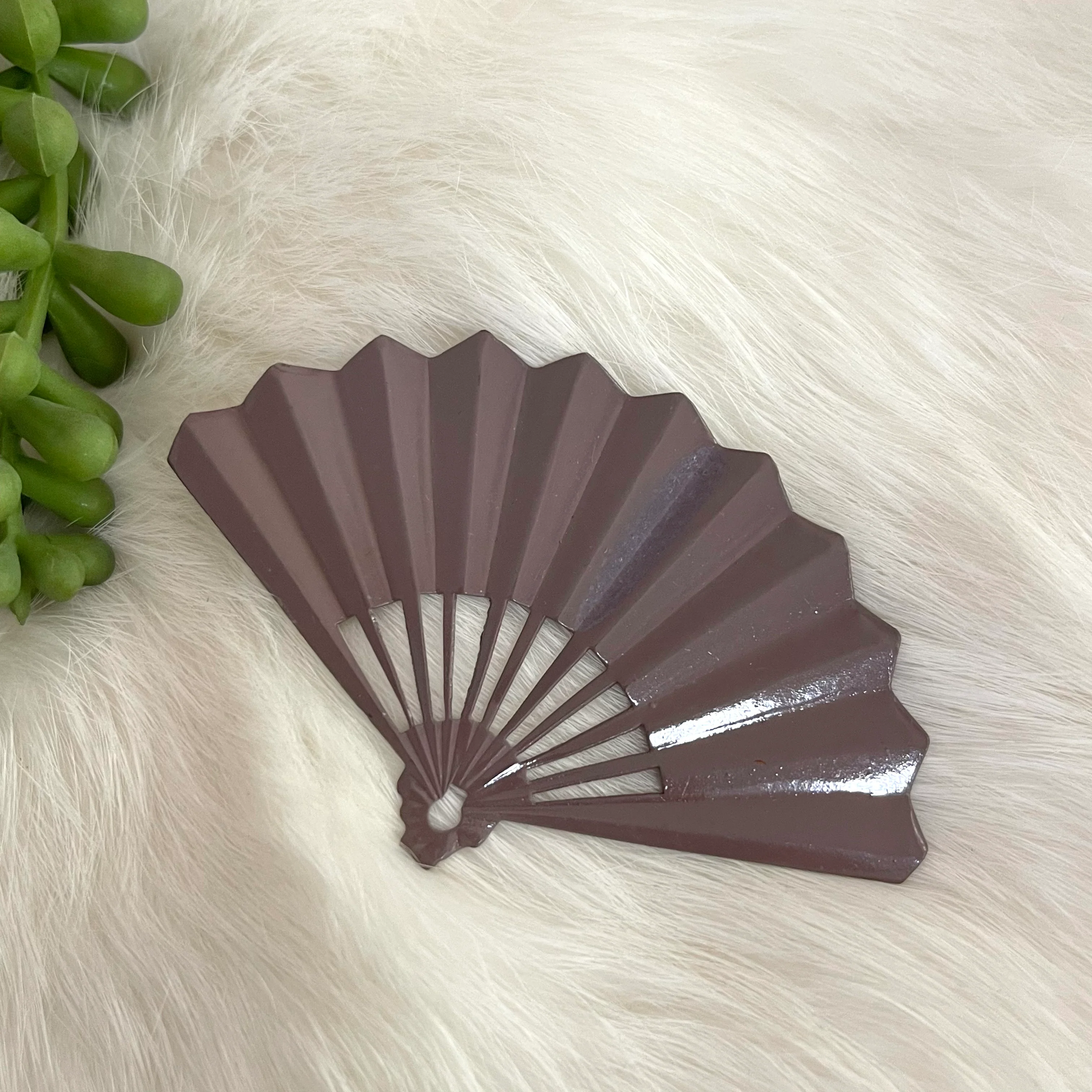 Purple Pleated Hand Fan Brooch - Image 4