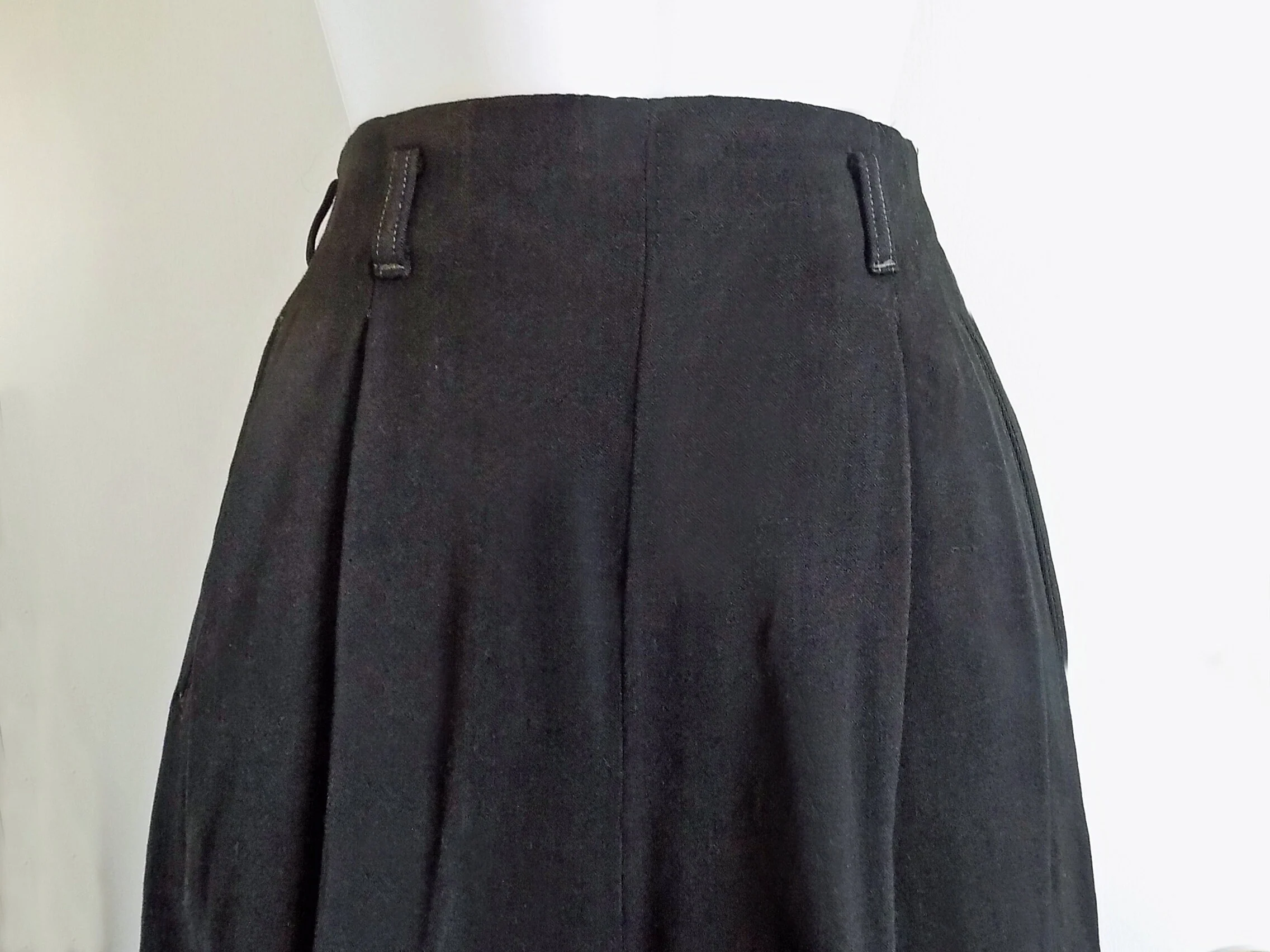 Rare 40s-50s Black Wool Athletic Shorts Sports Rockabilly Pleated Small Belt Loop Outer Seam Stitch High Waist by Tiger's - Image 8