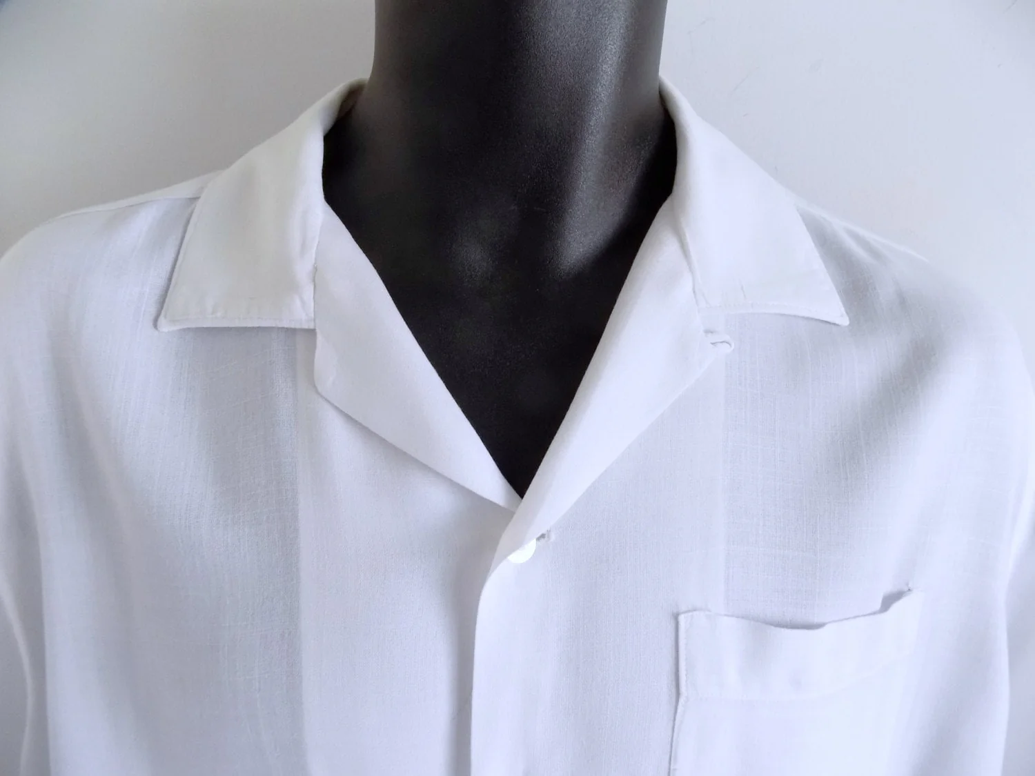 Rare Large 50s White Loop Collar Summer Campus Man's Shirt by Campus - Image 2
