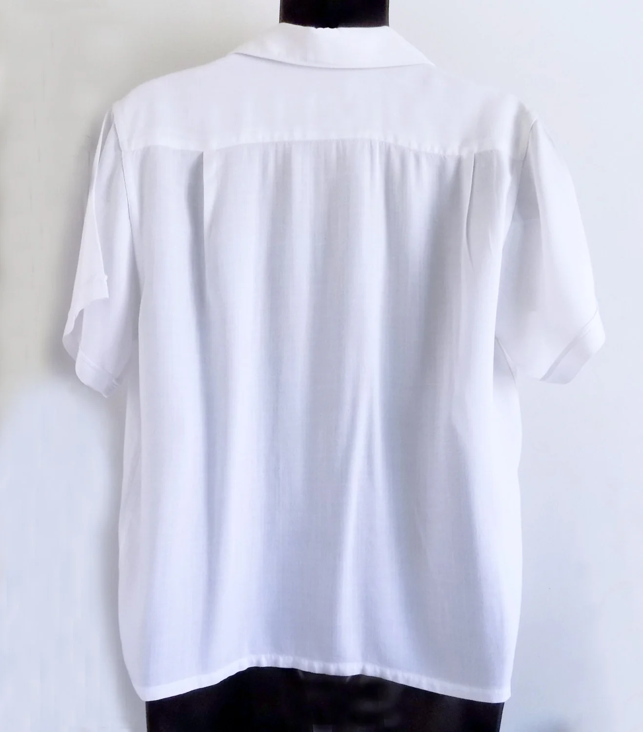 Rare Large 50s White Loop Collar Summer Campus Man's Shirt by Campus - Image 4