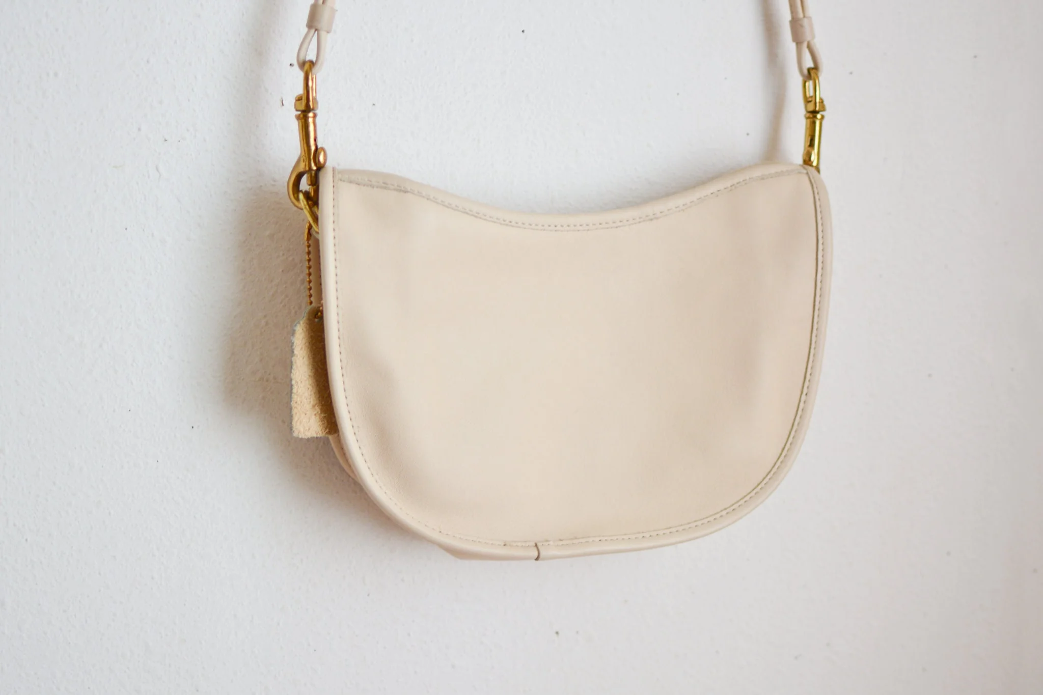 Rare Vintage Bag Cream Leather Strapped Purse Shoulder Bags by Coach - Image 2