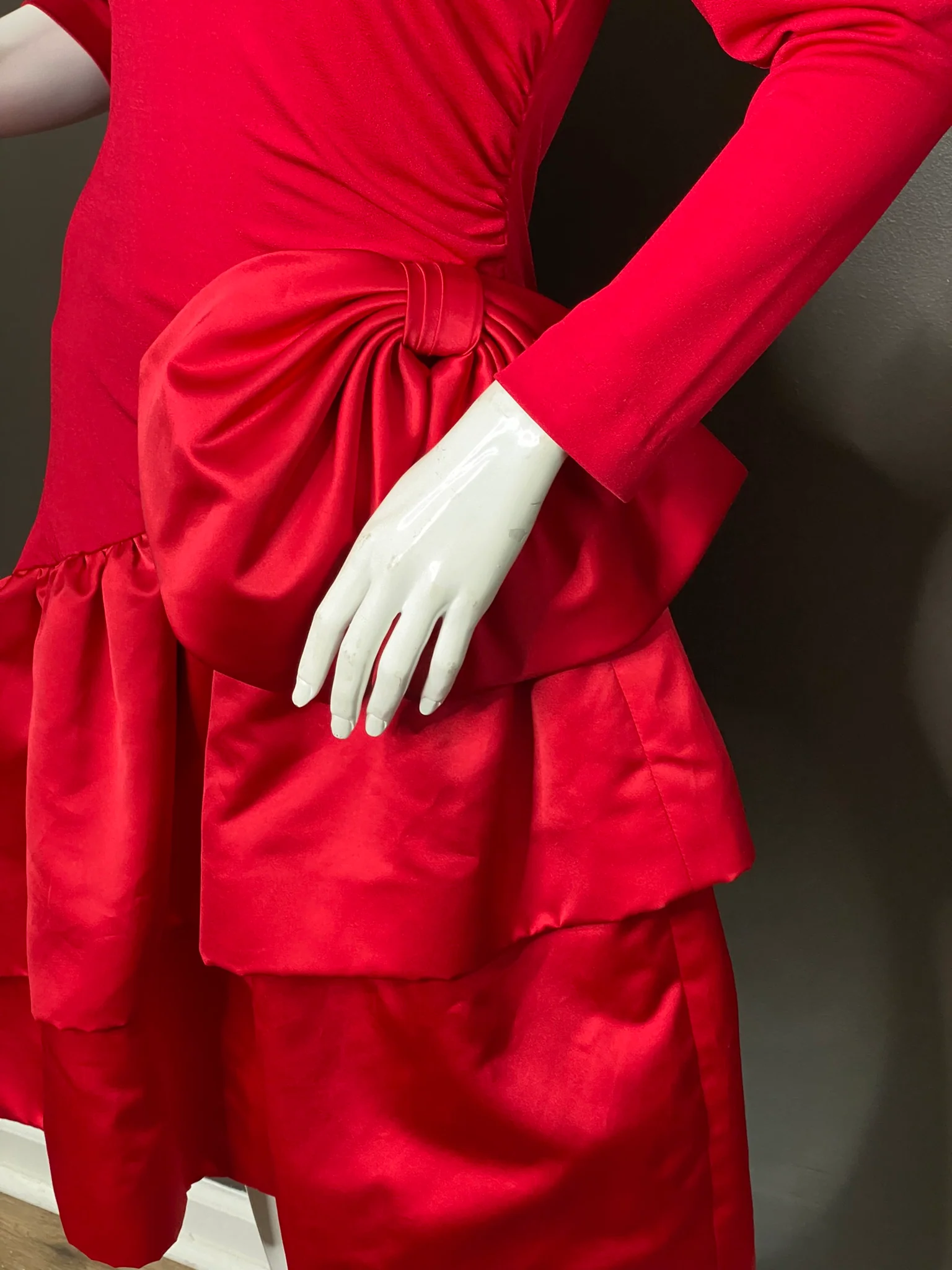 Red Bow For The Warrens By Morton Myles - Image 8
