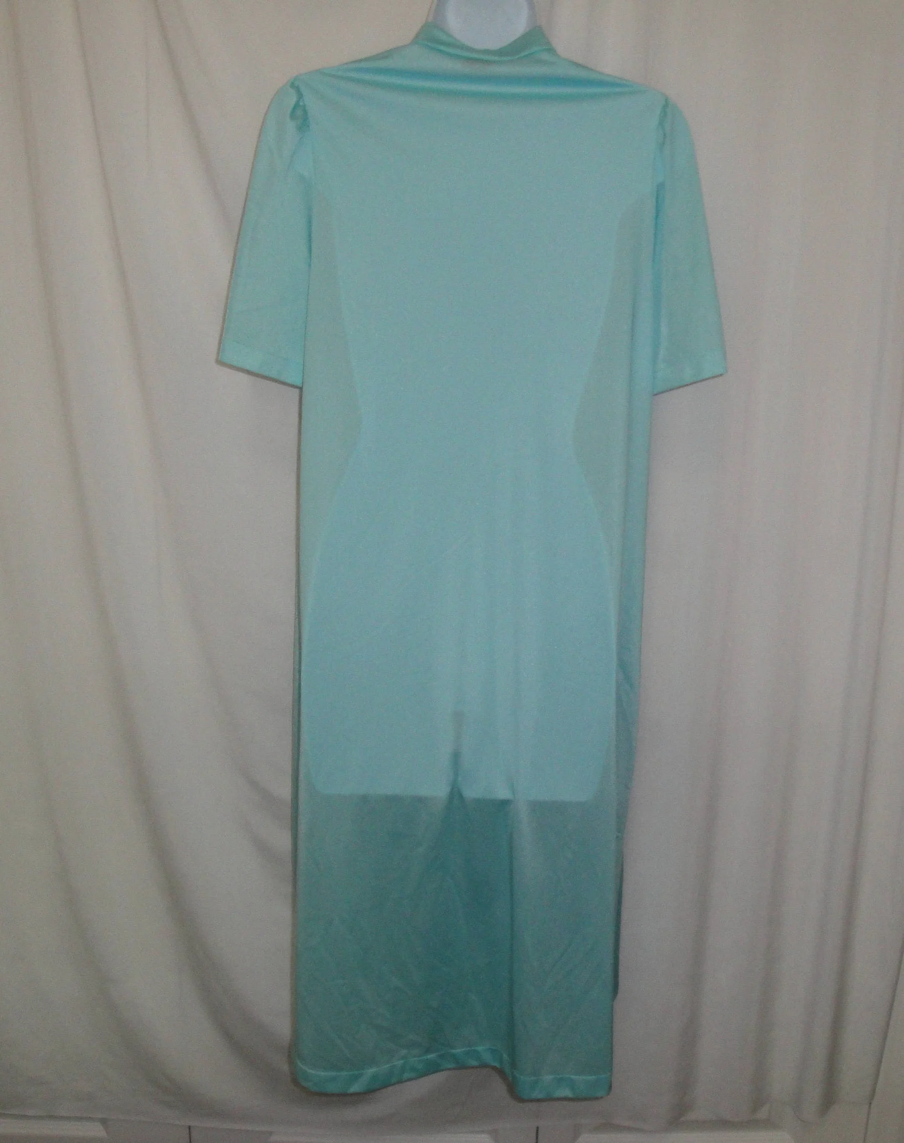 Robe Sz Med 38 Inch Bust Short Sleeve, Teal, Knee Length, Button Front, Smocked Yoke, Made In Usa, Polyester/nylon Vintage by Vanity Fair - Image 2