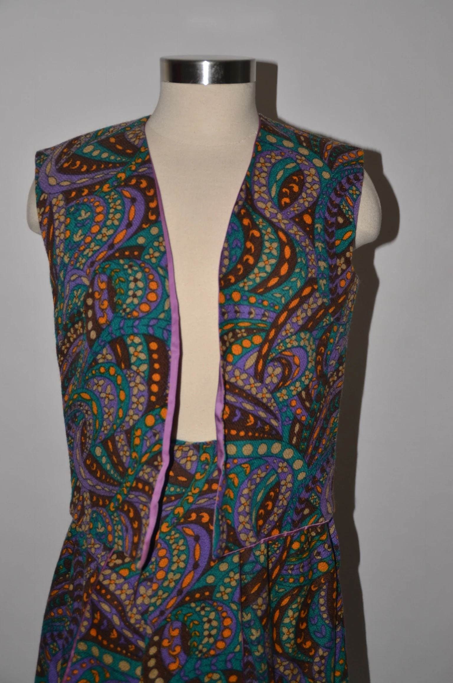 Vintage Multicolor And Purple Skirt Suit by  Royal Fields - Image 9