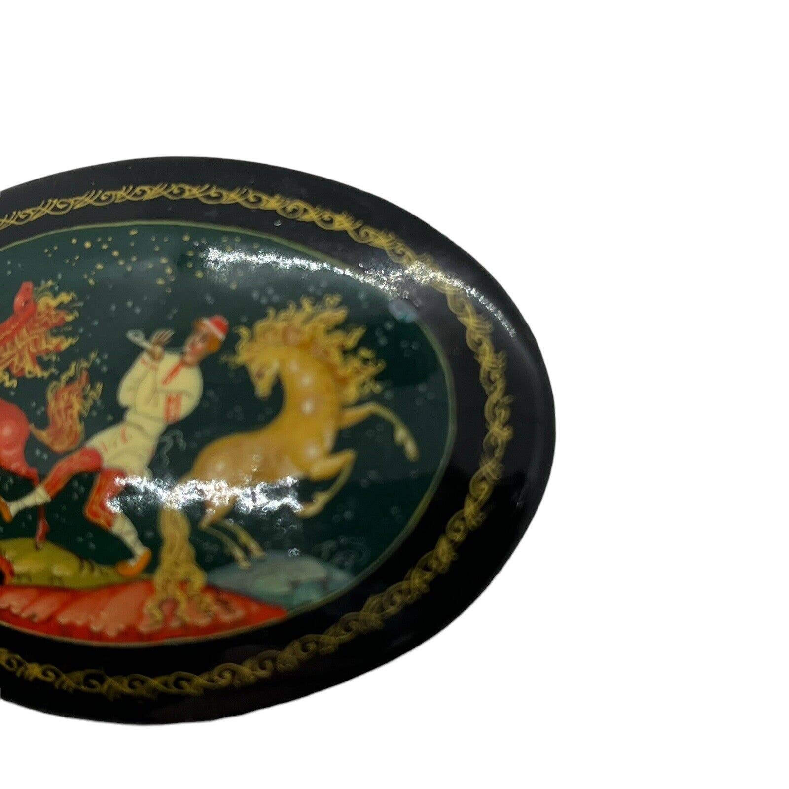 Russian Lacquer Troika Pin Brooch Flute Musician with 2 Horses Vintage Safety Pin - Image 5